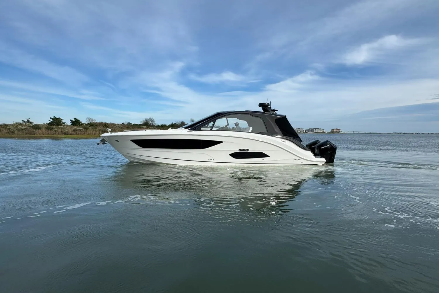 2026 Sea Ray Sundancer 370 Outboard