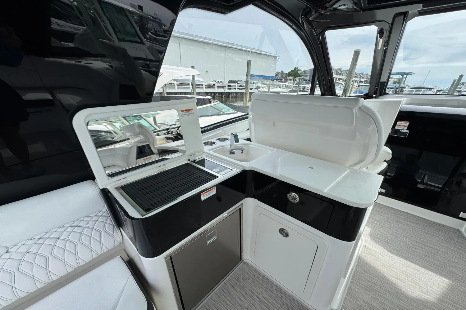 2026 Sea Ray Sundancer 370 Outboard Image Thumbnail #25