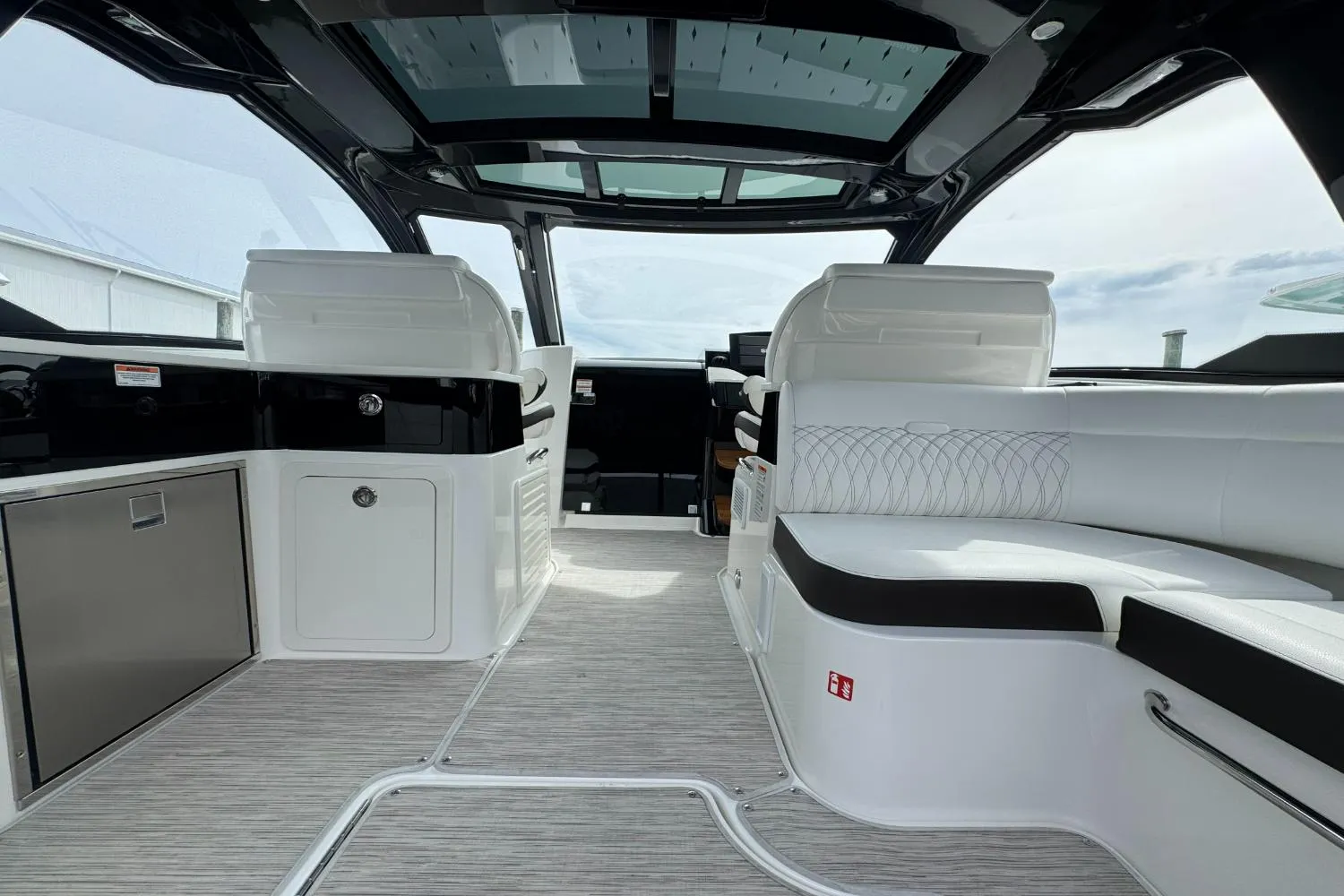2026 Sea Ray Sundancer 370 Outboard Image Thumbnail #19