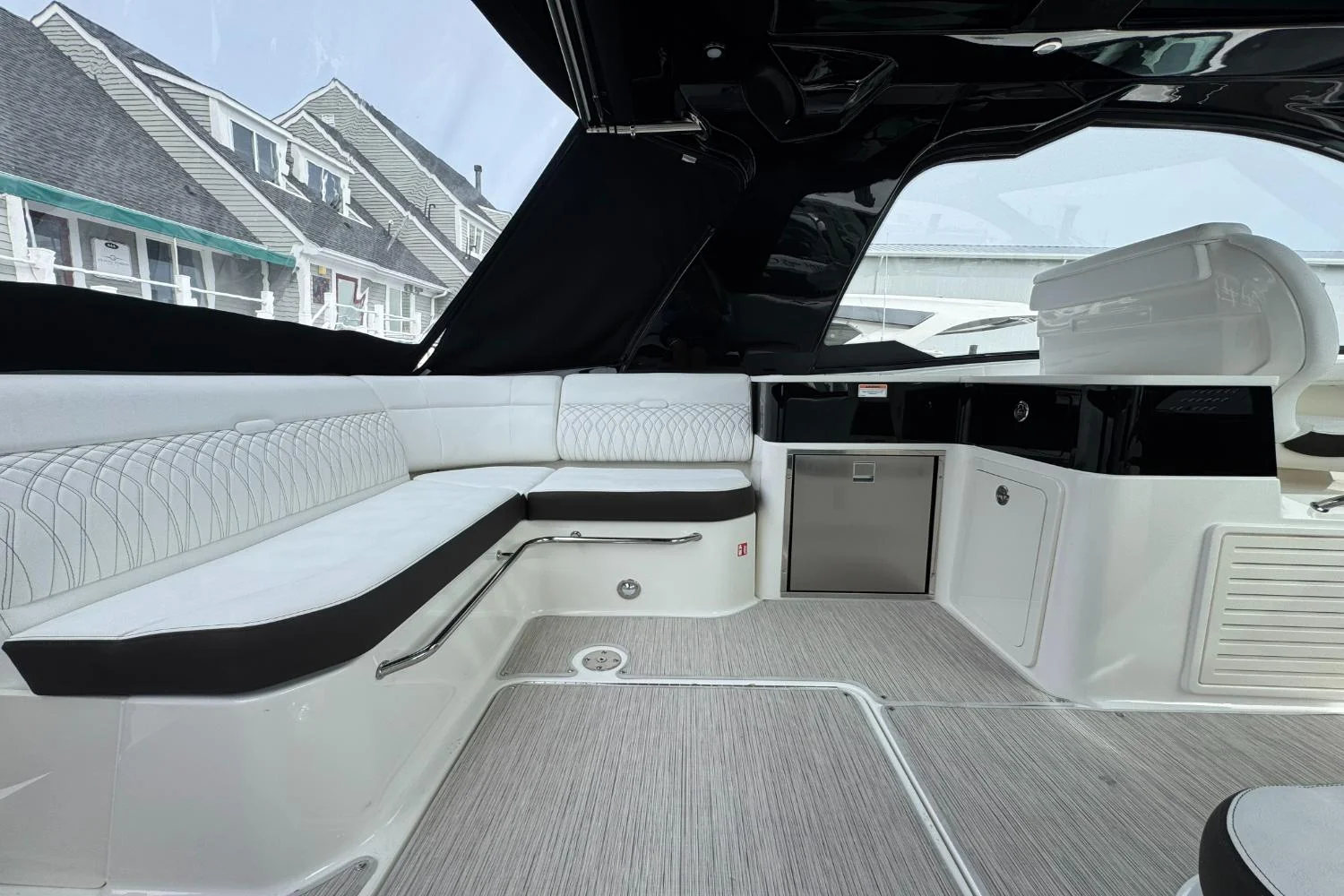 2026 Sea Ray Sundancer 370 Outboard Image Thumbnail #16