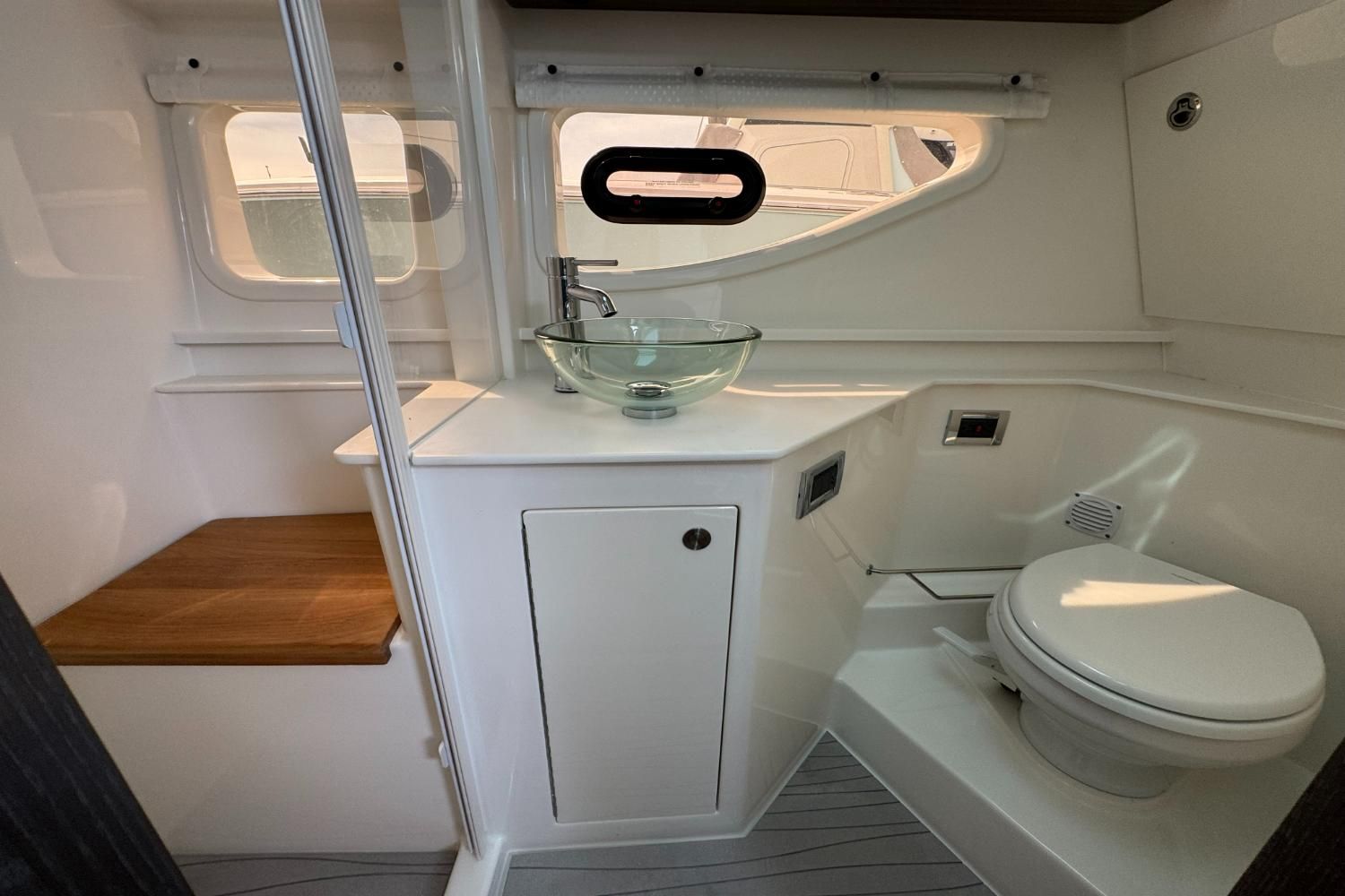 2026 Sea Ray Sundancer 370 Outboard Image Thumbnail #49