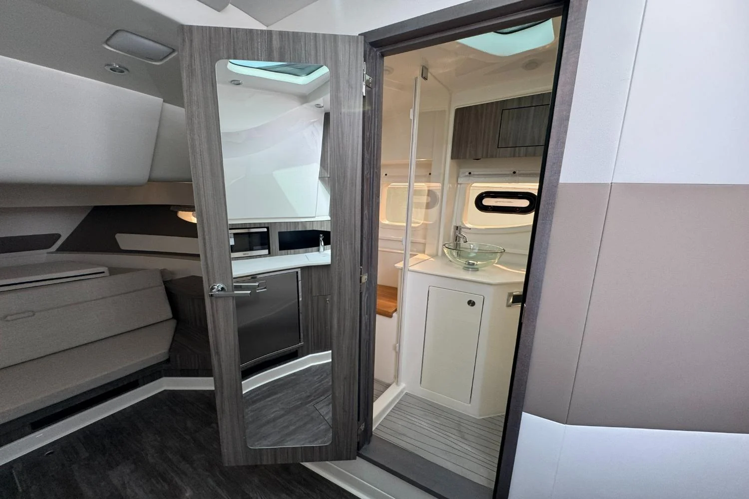 2026 Sea Ray Sundancer 370 Outboard Image Thumbnail #48