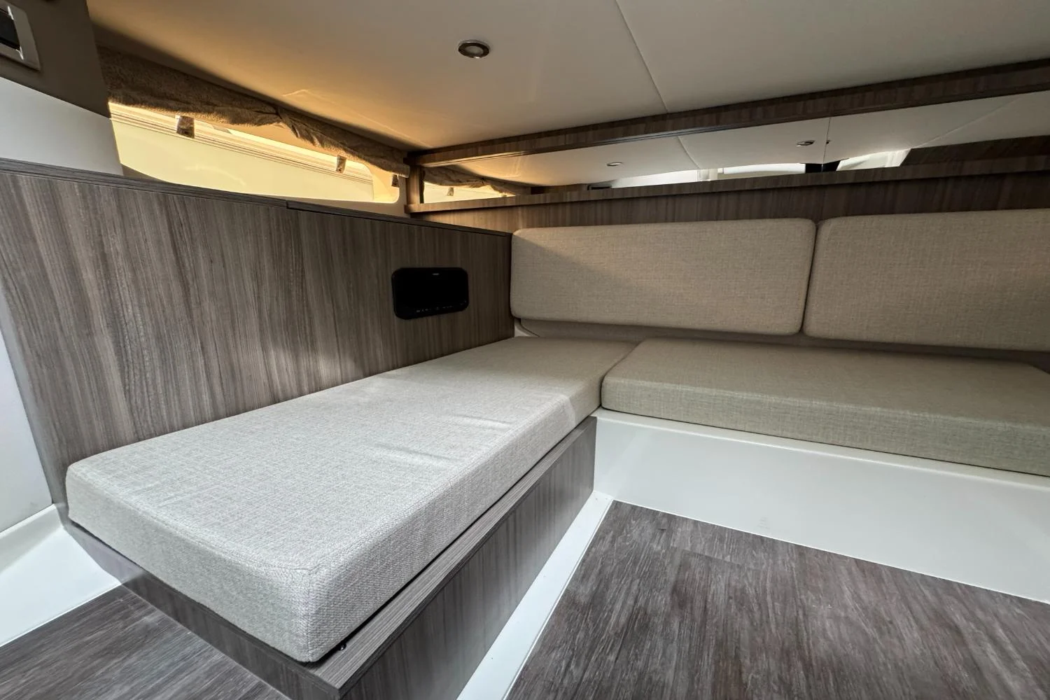 2026 Sea Ray Sundancer 370 Outboard Image Thumbnail #56