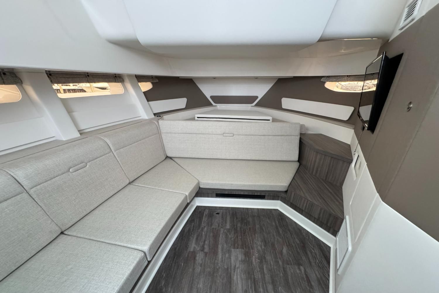 2026 Sea Ray Sundancer 370 Outboard Image Thumbnail #42