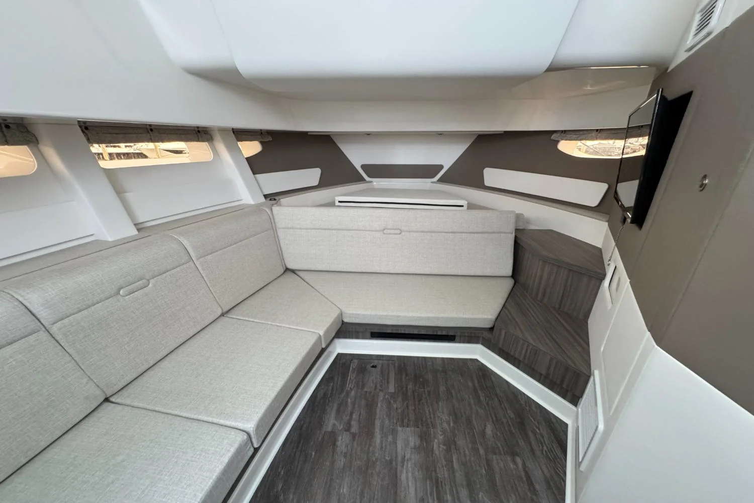 2026 Sea Ray Sundancer 370 Outboard Image Thumbnail #42