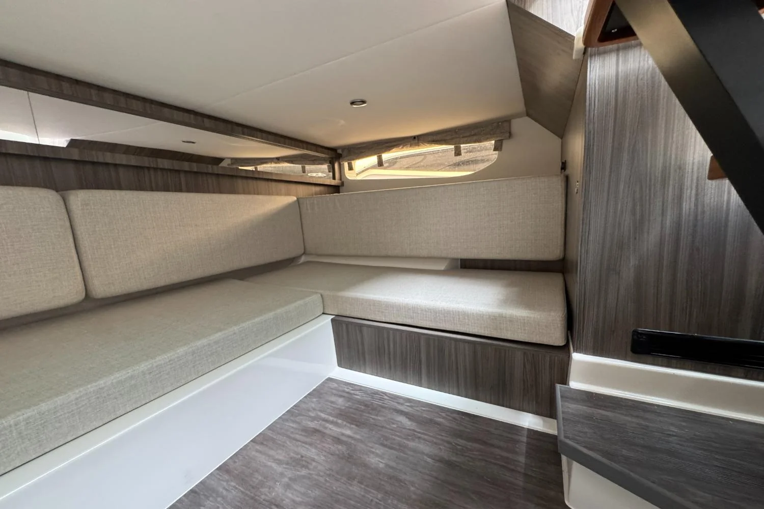 2026 Sea Ray Sundancer 370 Outboard Image Thumbnail #55