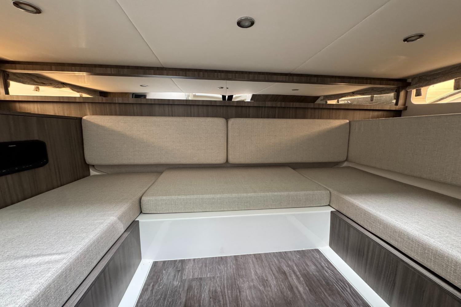 2026 Sea Ray Sundancer 370 Outboard Image Thumbnail #54