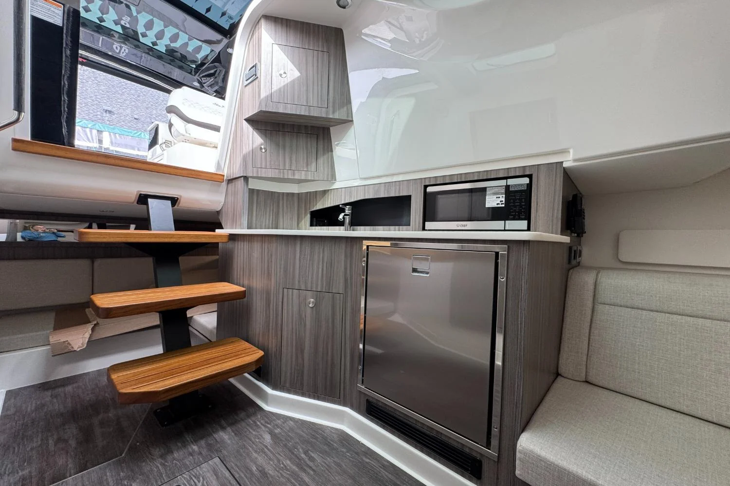 2026 Sea Ray Sundancer 370 Outboard Image Thumbnail #46