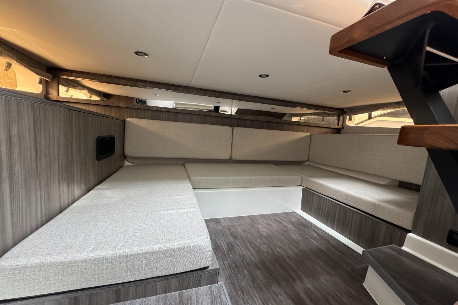 2026 Sea Ray Sundancer 370 Outboard Image Thumbnail #53