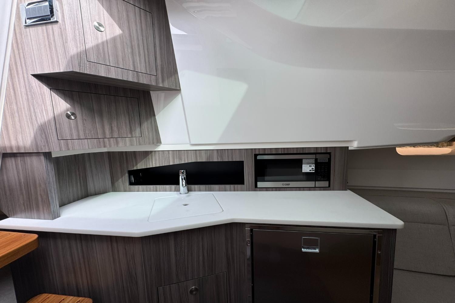 2026 Sea Ray Sundancer 370 Outboard Image Thumbnail #51