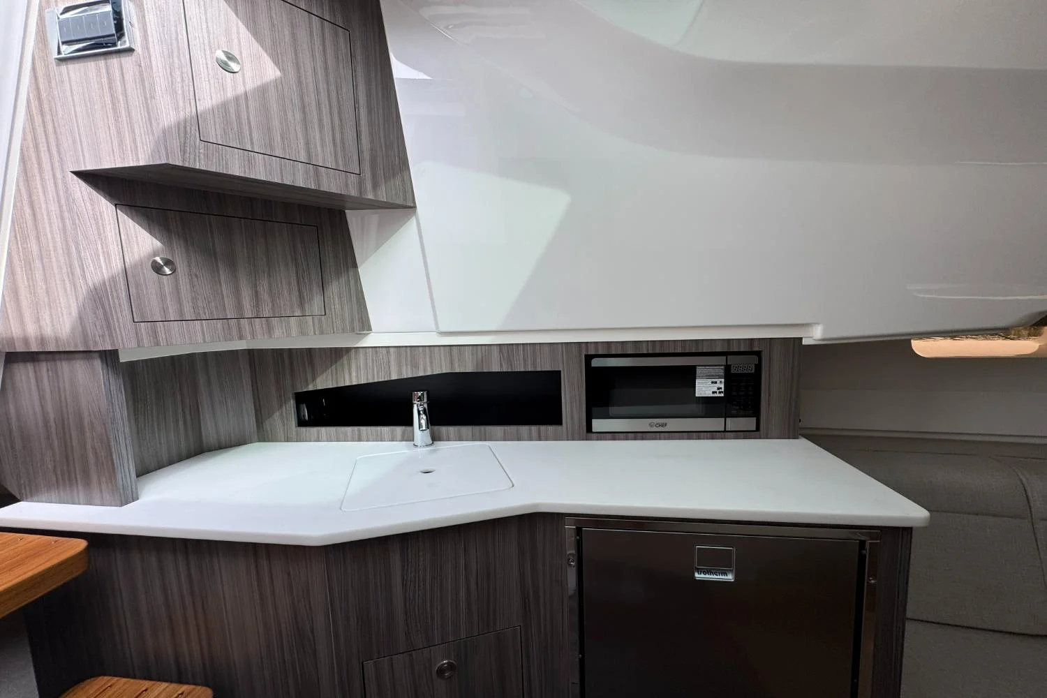 2026 Sea Ray Sundancer 370 Outboard Image Thumbnail #51