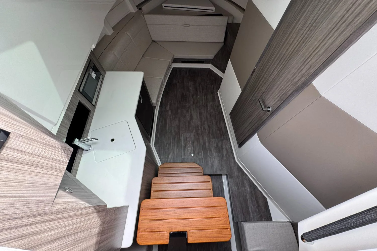 2026 Sea Ray Sundancer 370 Outboard Image Thumbnail #40