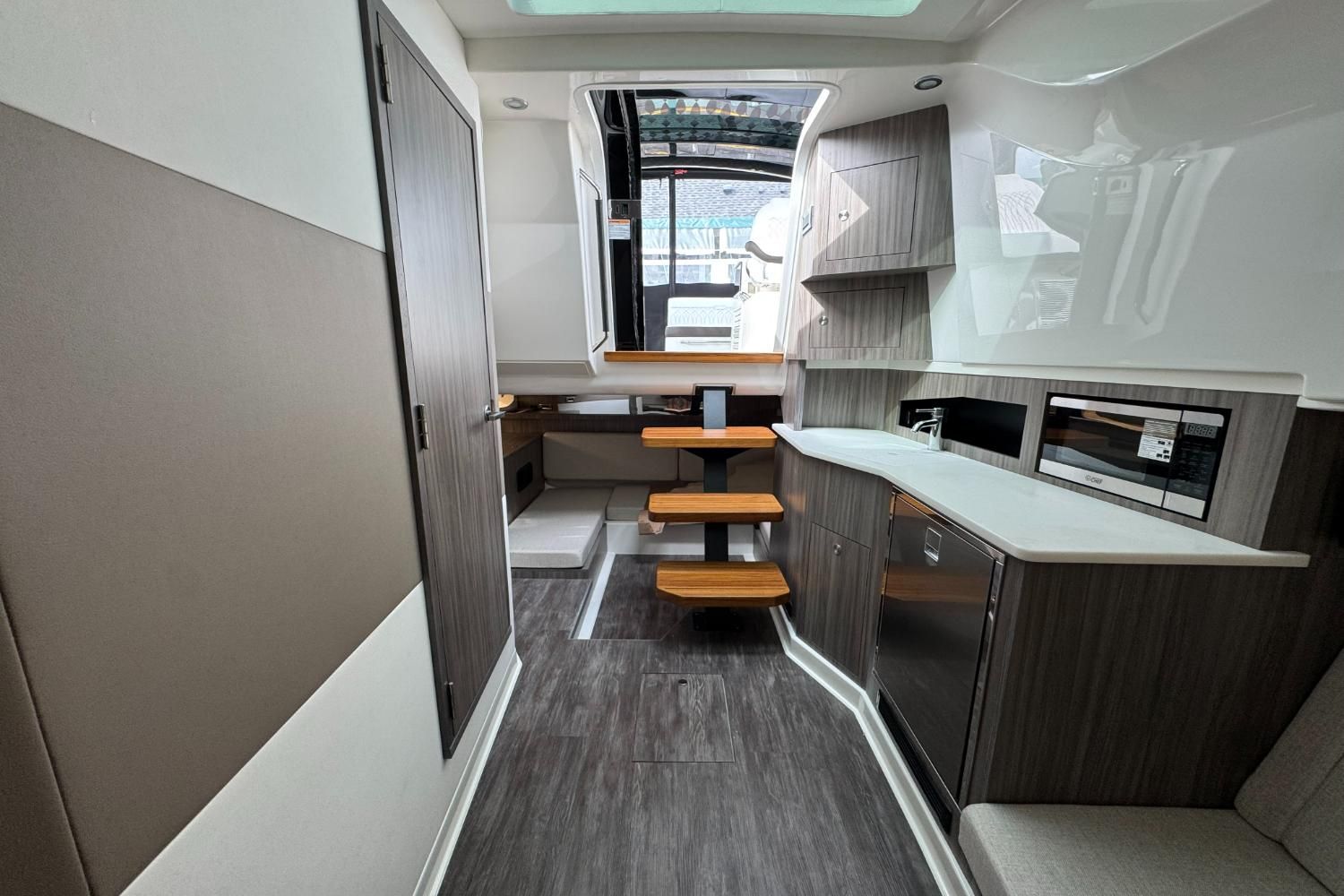 2026 Sea Ray Sundancer 370 Outboard Image Thumbnail #45