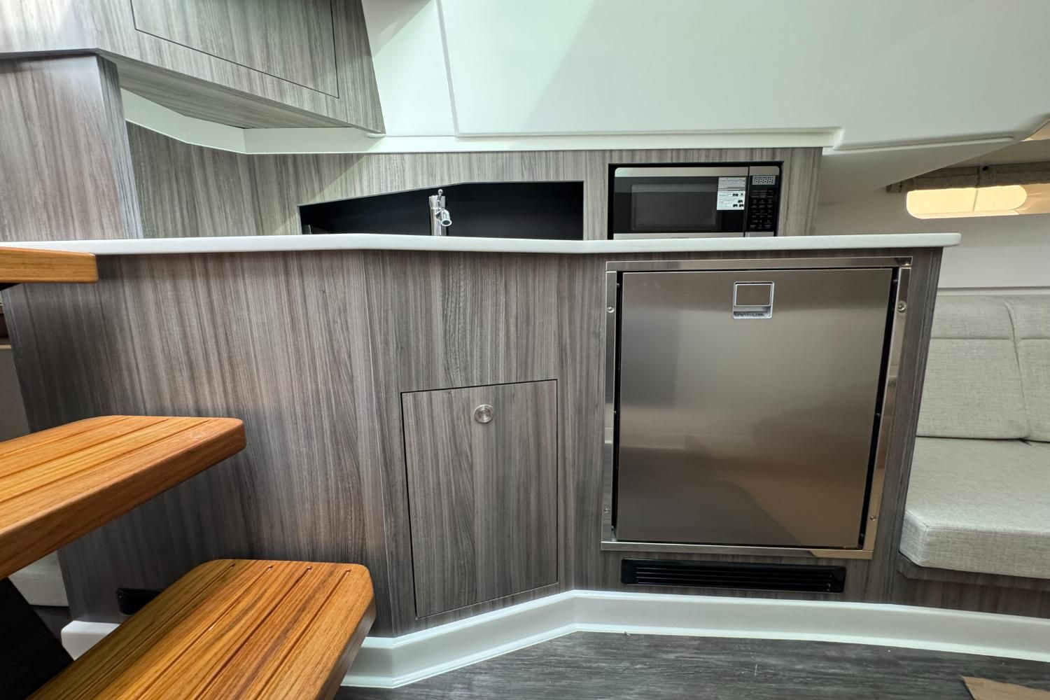 2026 Sea Ray Sundancer 370 Outboard Image Thumbnail #52