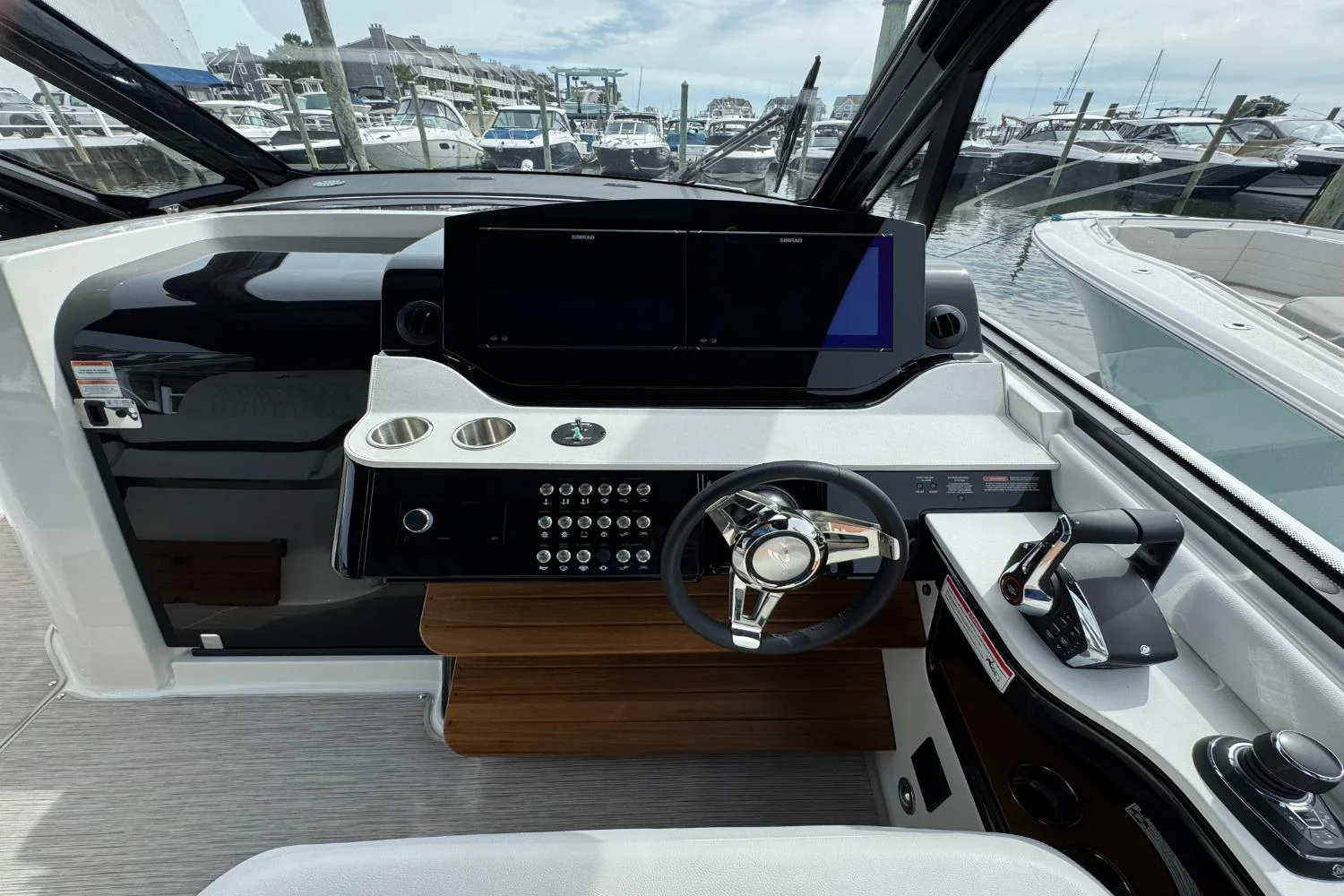 2026 Sea Ray Sundancer 370 Outboard Image Thumbnail #36