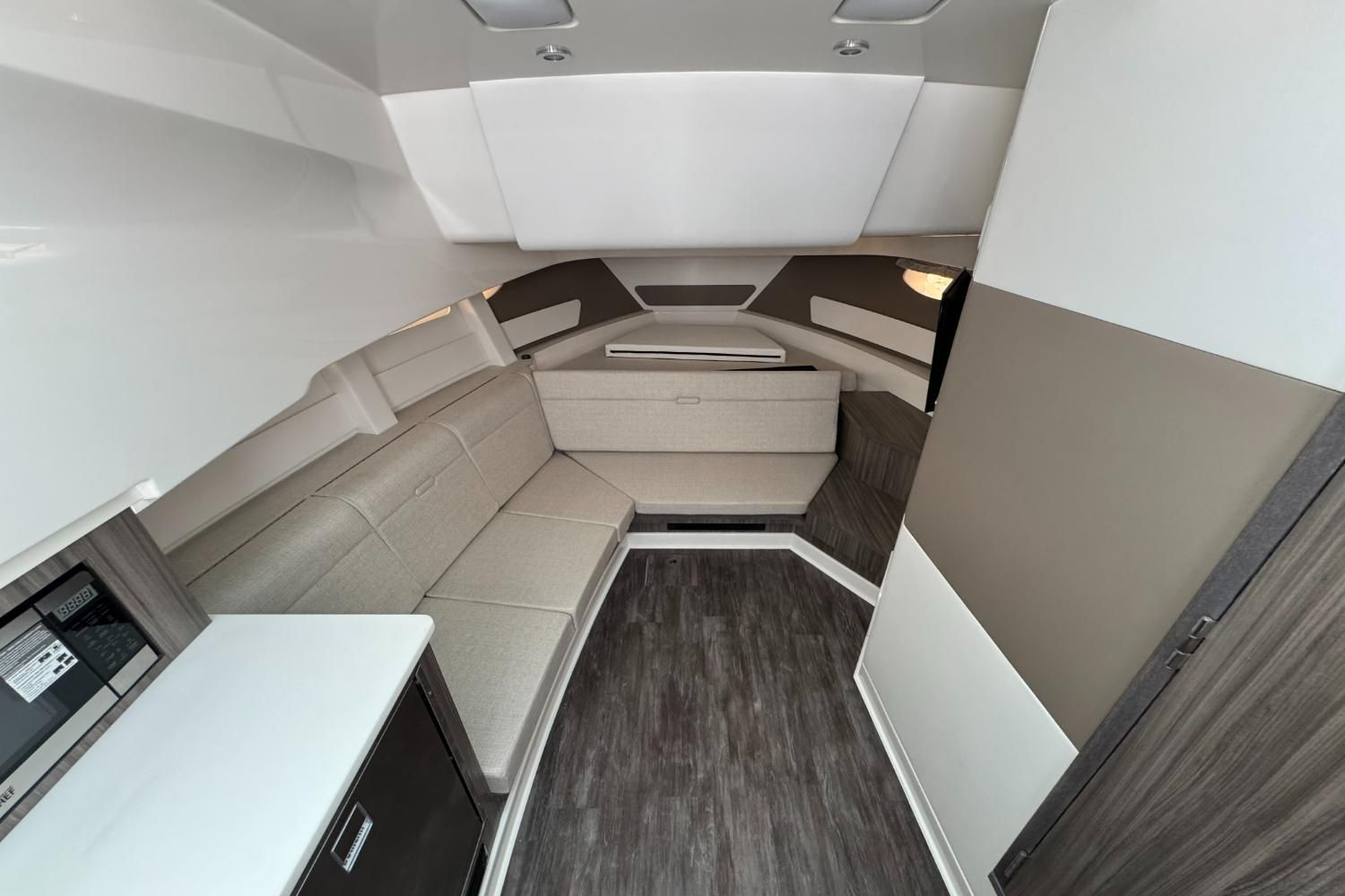 2026 Sea Ray Sundancer 370 Outboard Image Thumbnail #41