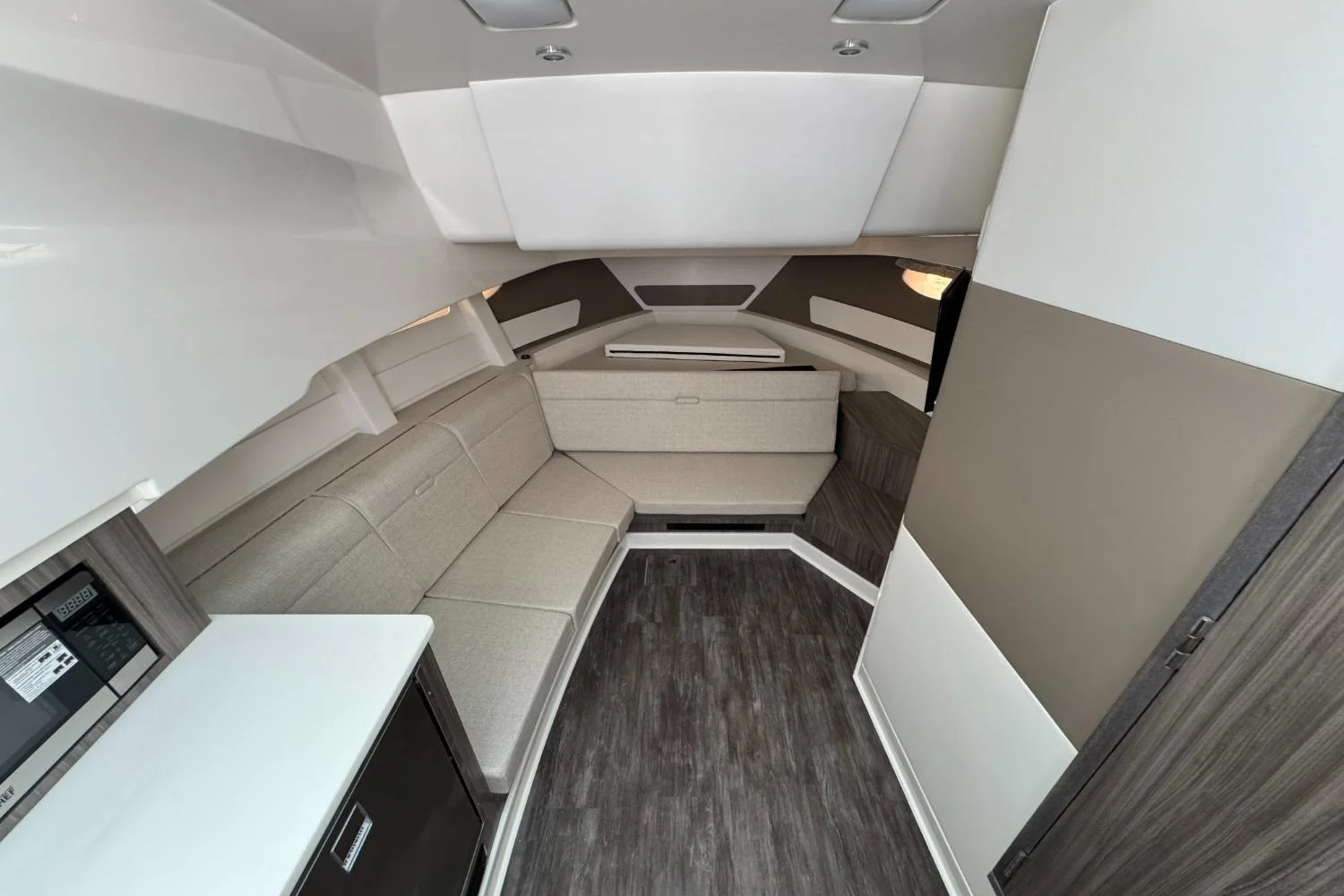 2026 Sea Ray Sundancer 370 Outboard Image Thumbnail #41