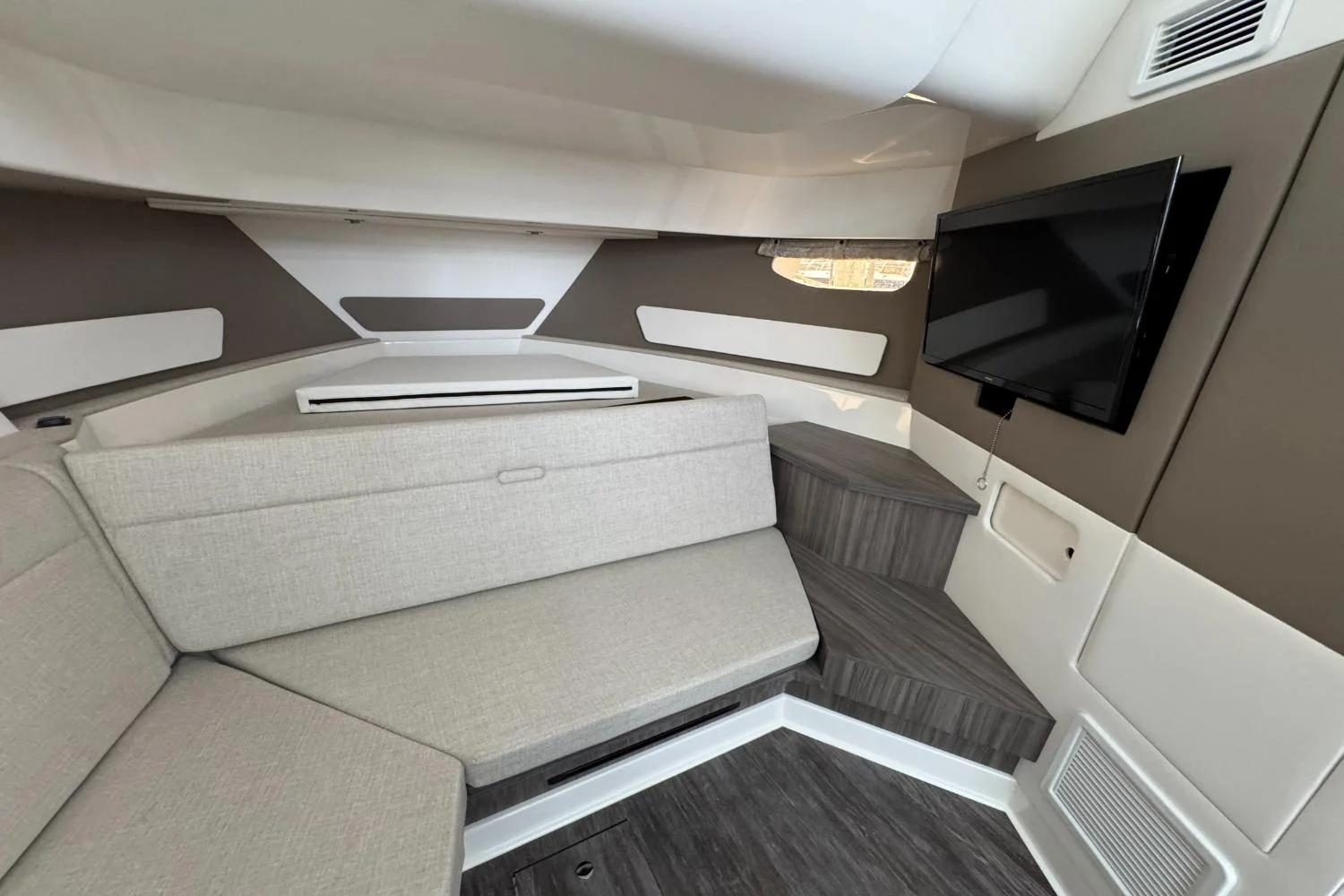 2026 Sea Ray Sundancer 370 Outboard Image Thumbnail #43