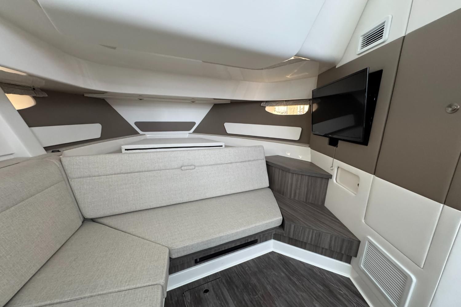 2026 Sea Ray Sundancer 370 Outboard Image Thumbnail #44