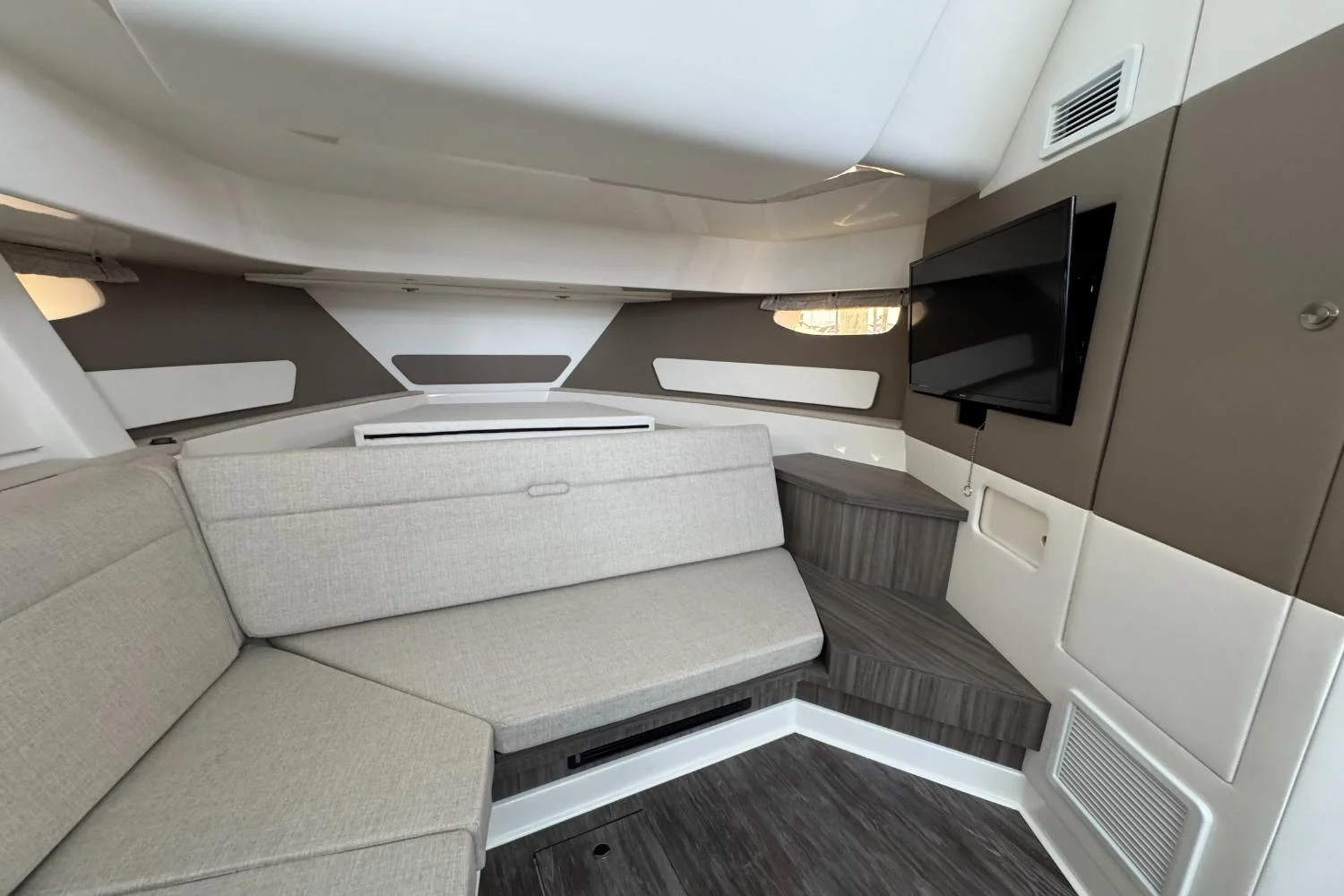 2026 Sea Ray Sundancer 370 Outboard Image Thumbnail #44