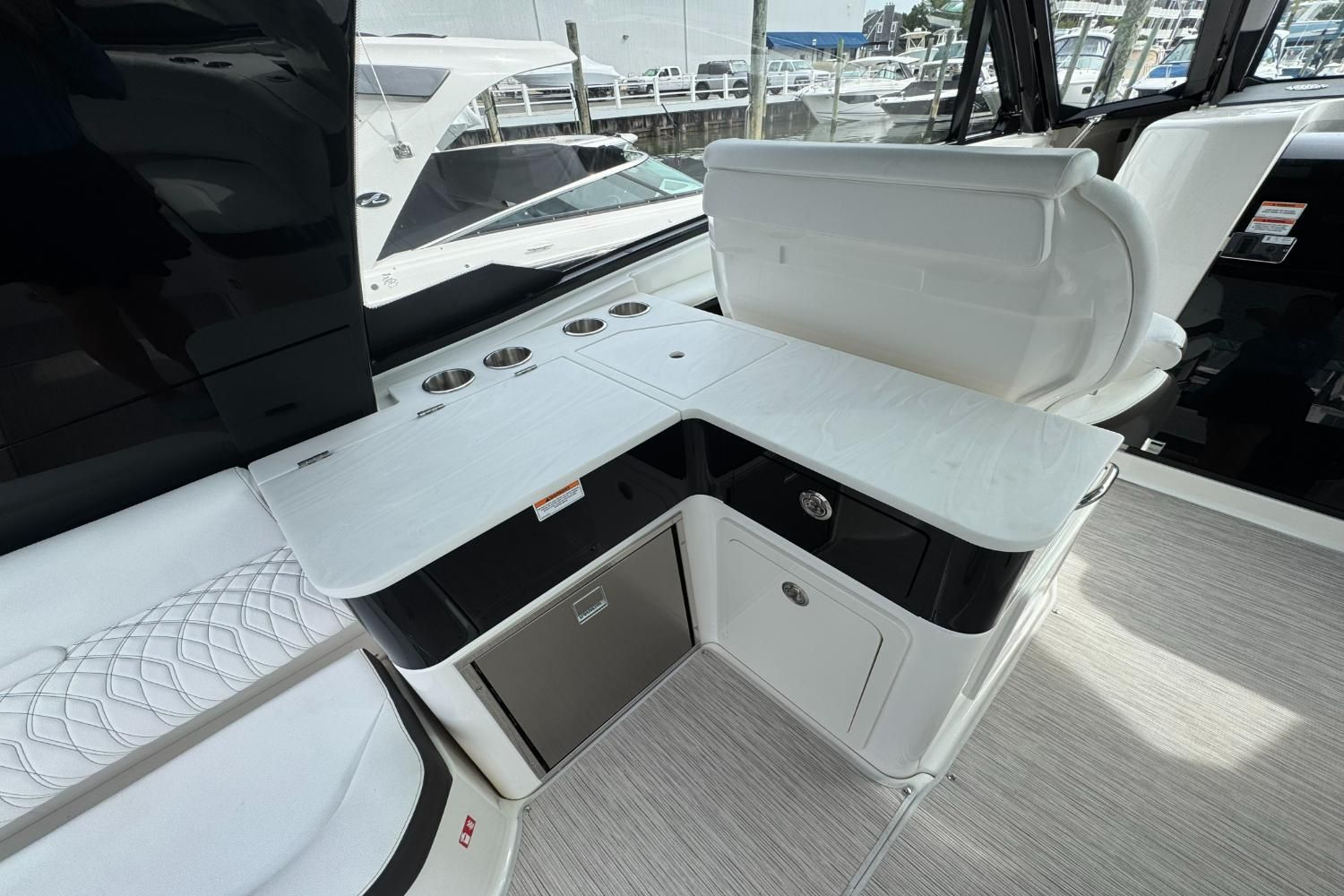 2026 Sea Ray Sundancer 370 Outboard Image Thumbnail #23