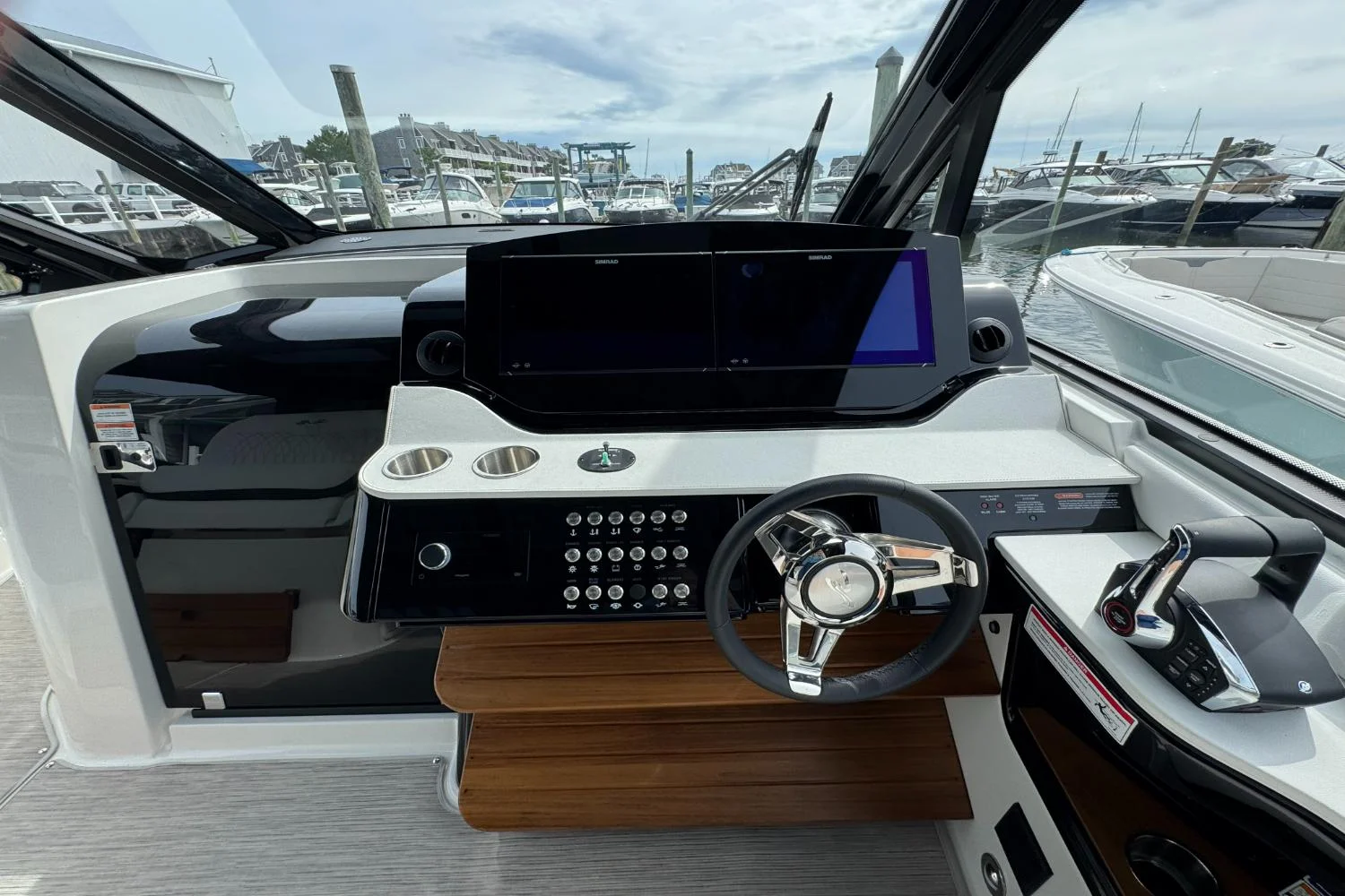 2026 Sea Ray Sundancer 370 Outboard Image Thumbnail #37