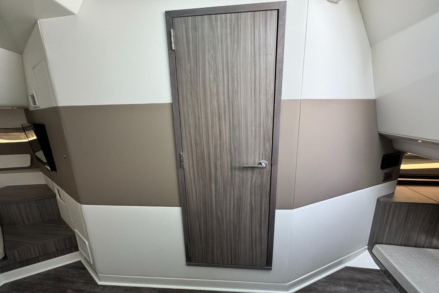 2026 Sea Ray Sundancer 370 Outboard Image Thumbnail #47