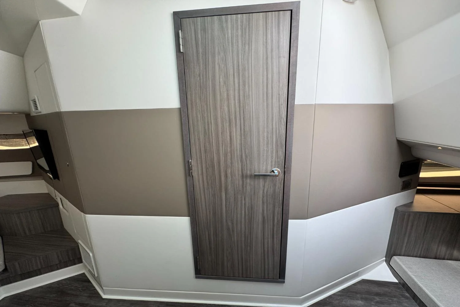 2026 Sea Ray Sundancer 370 Outboard Image Thumbnail #47