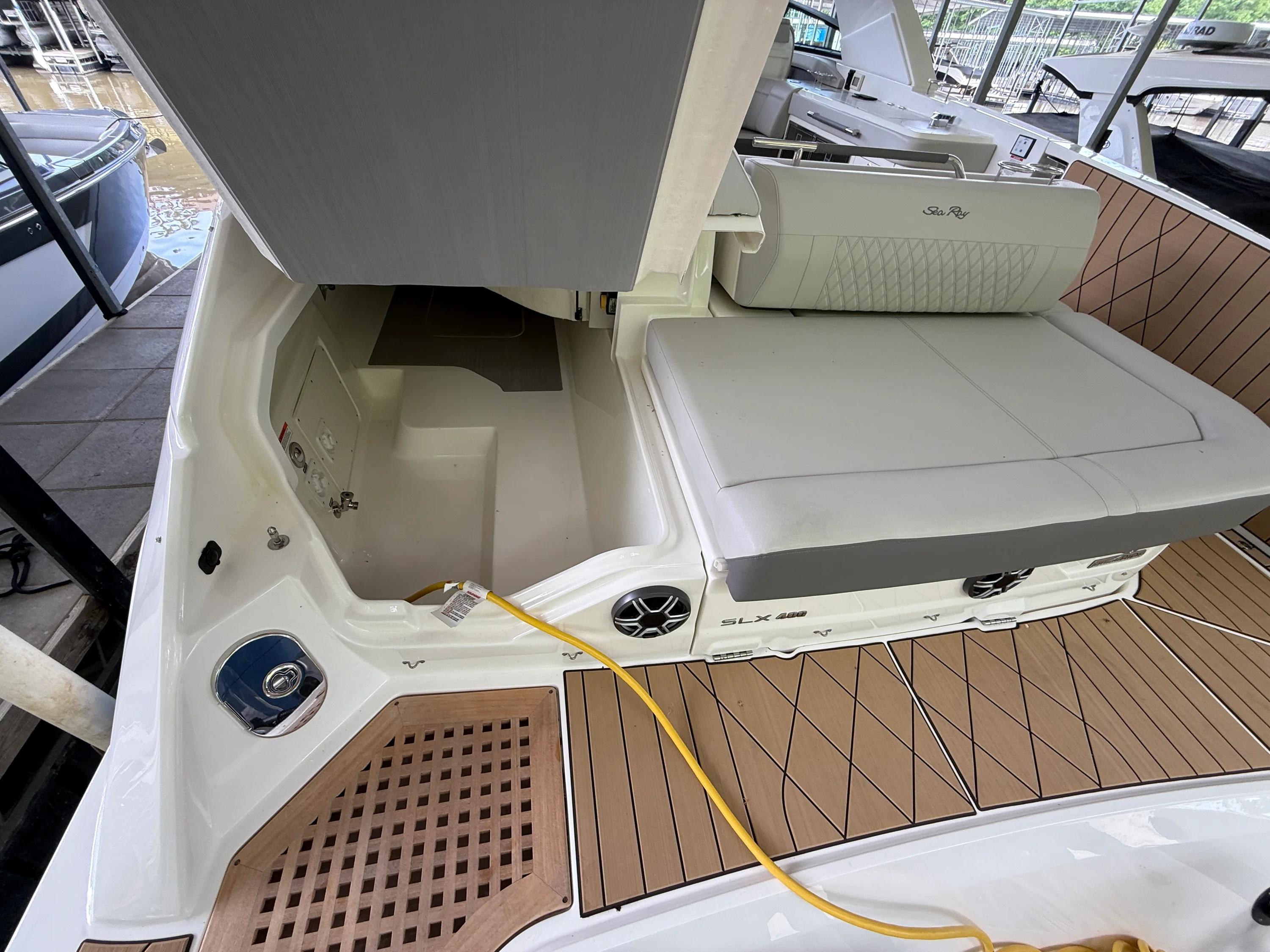 2026 Sea Ray SLX 400 Outboard Image Thumbnail #26