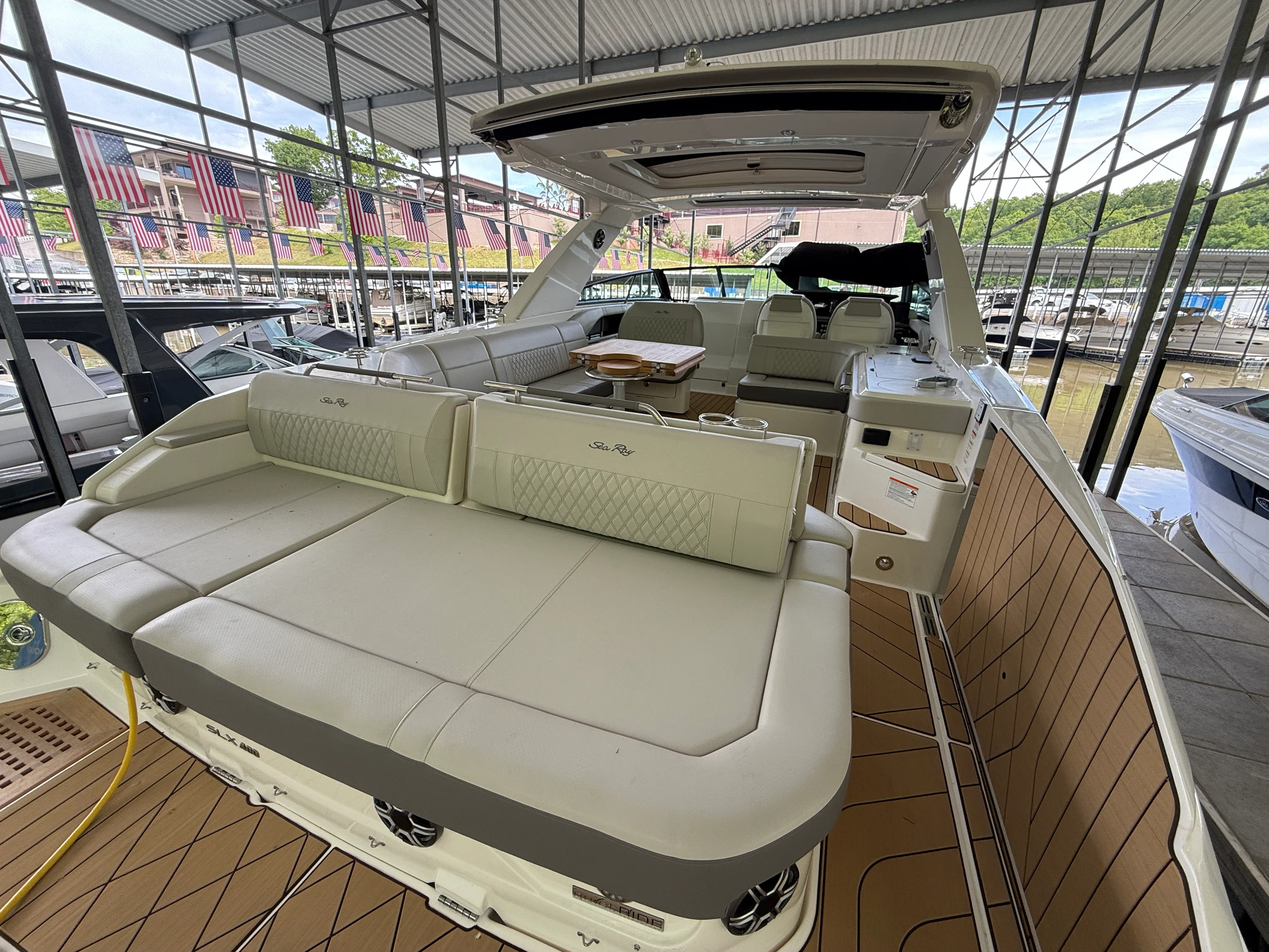 2026 Sea Ray SLX 400 Outboard Image Thumbnail #25