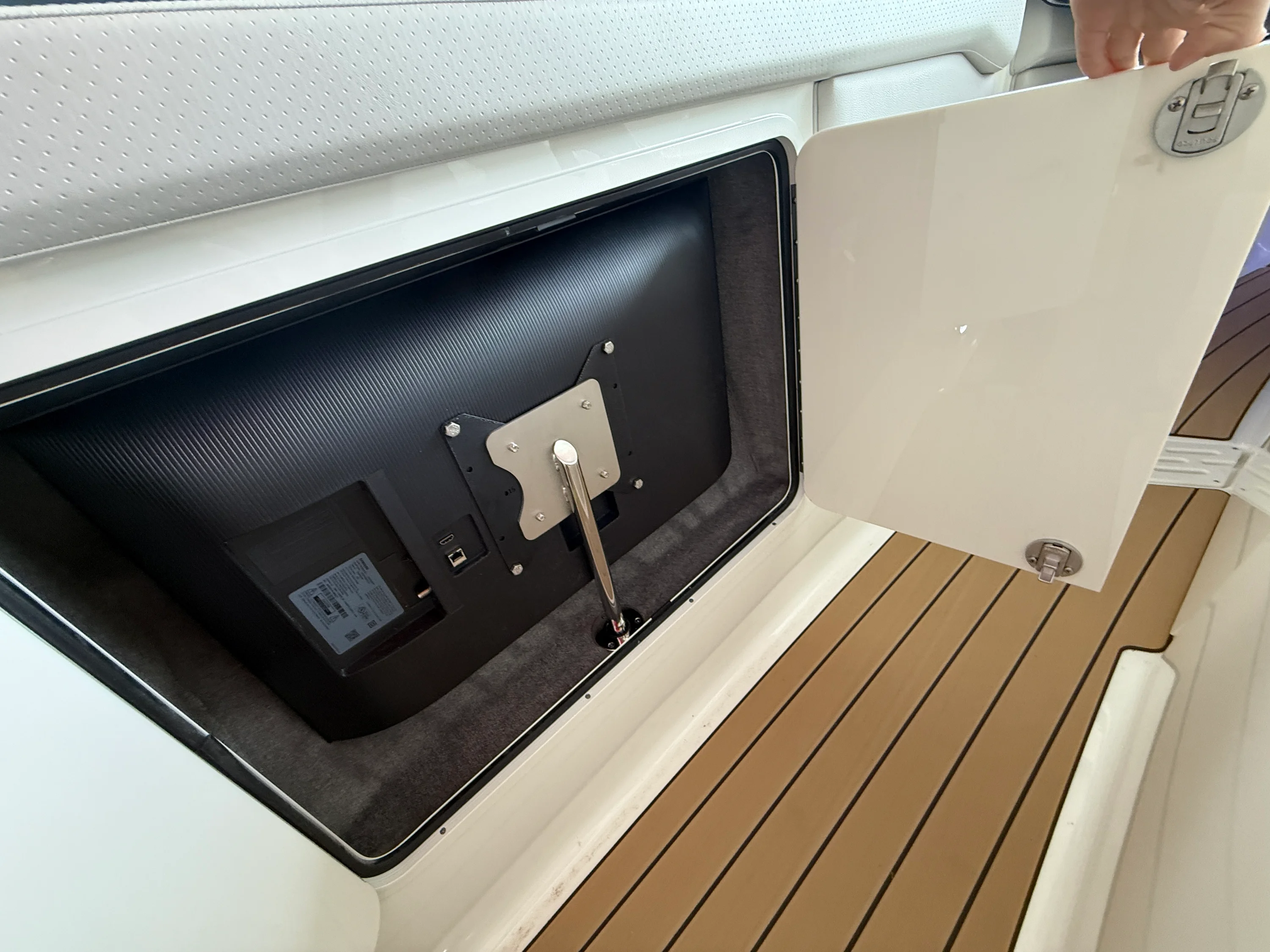 2026 Sea Ray SLX 400 Outboard Image Thumbnail #40
