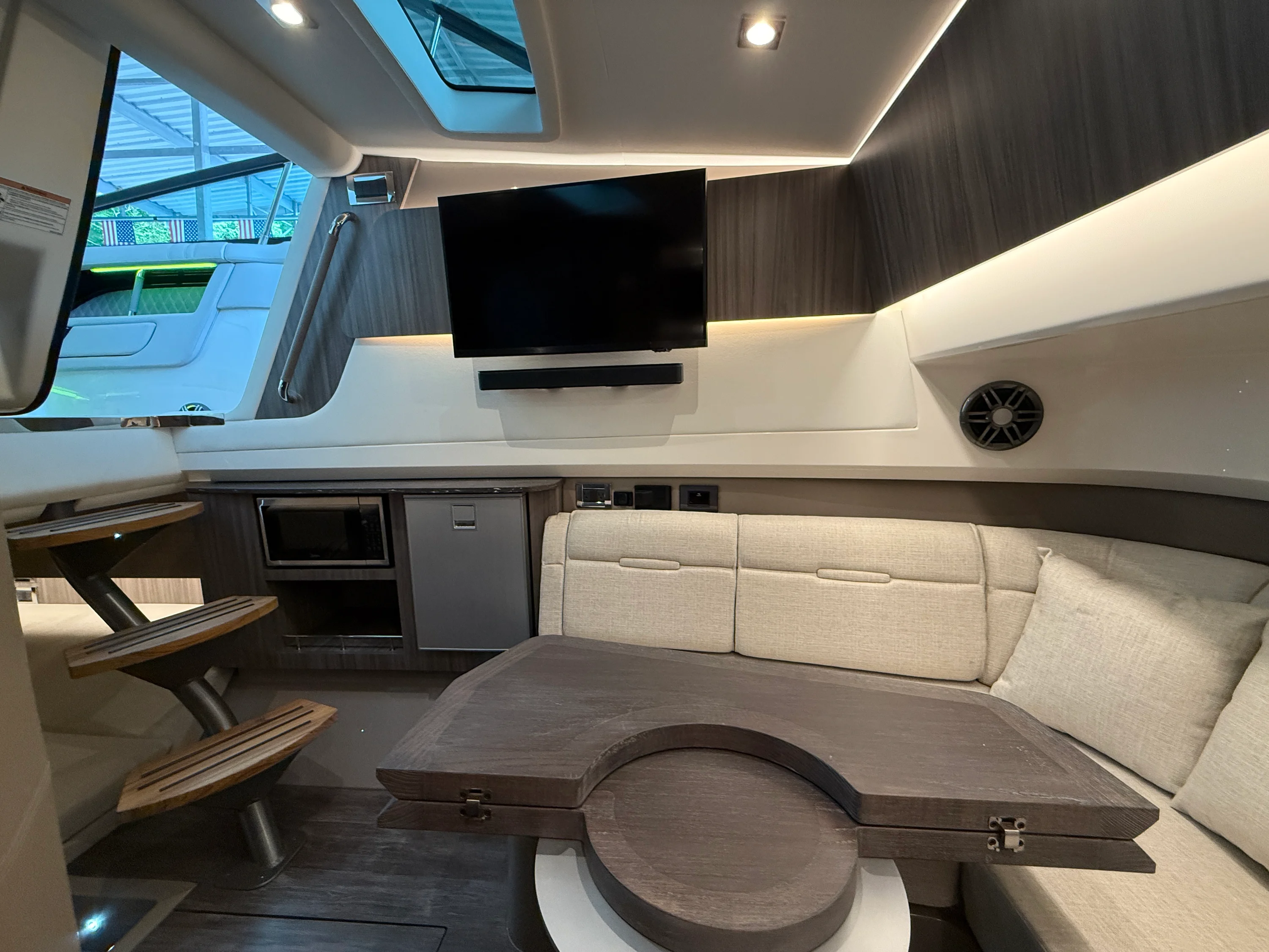 2026 Sea Ray SLX 400 Outboard Image Thumbnail #34