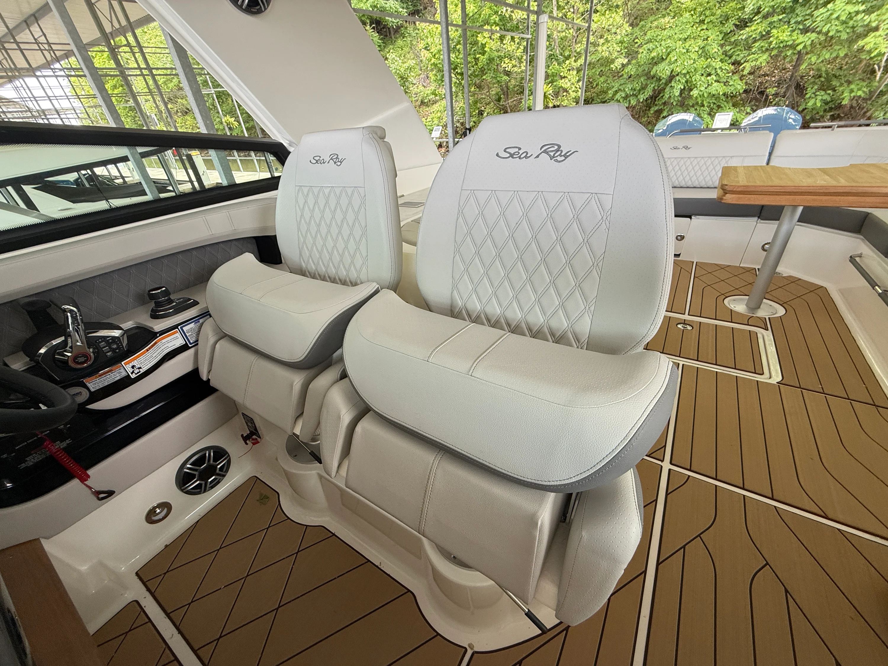 2026 Sea Ray SLX 400 Outboard Image Thumbnail #9