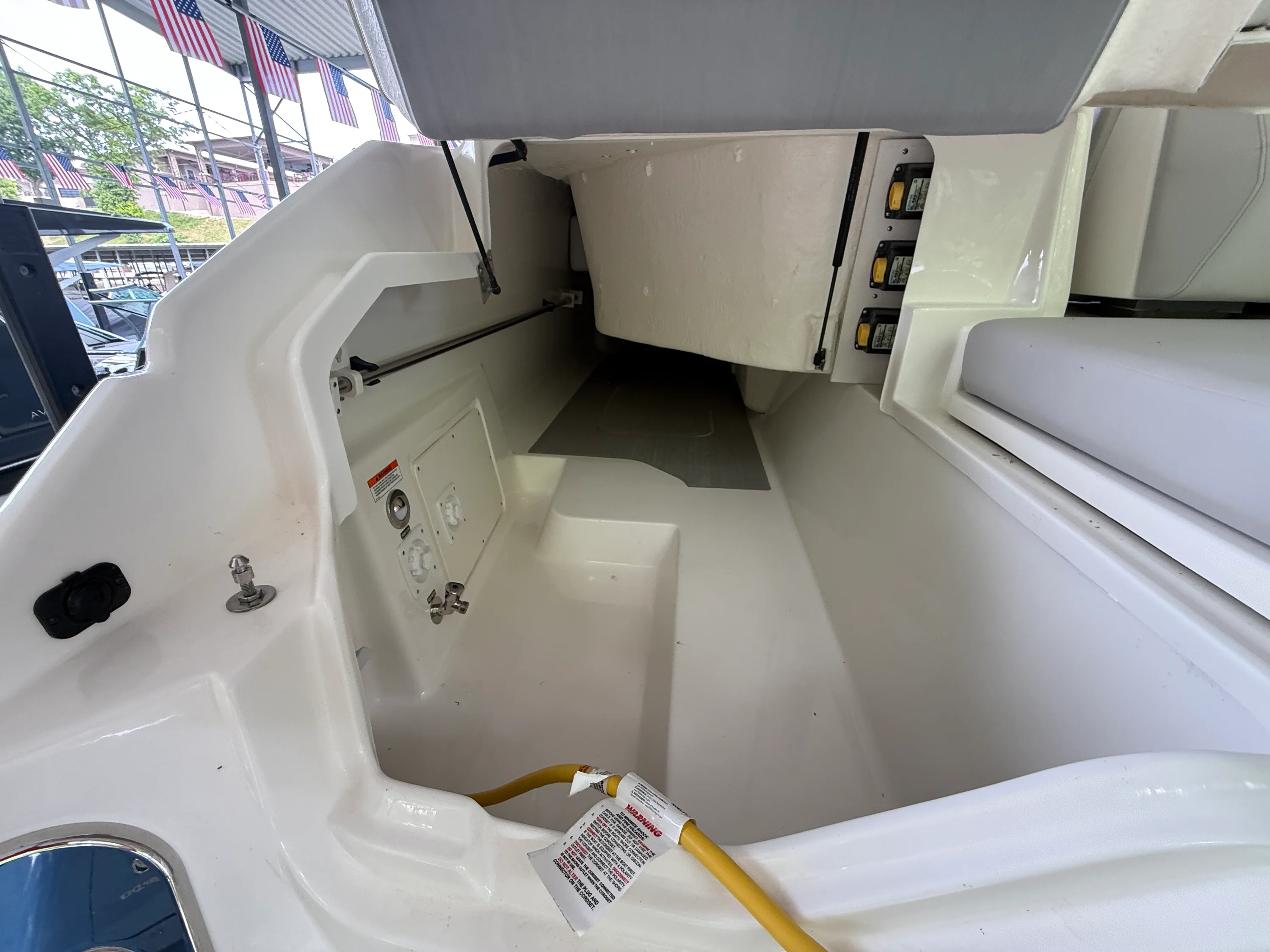 2026 Sea Ray SLX 400 Outboard Image Thumbnail #27
