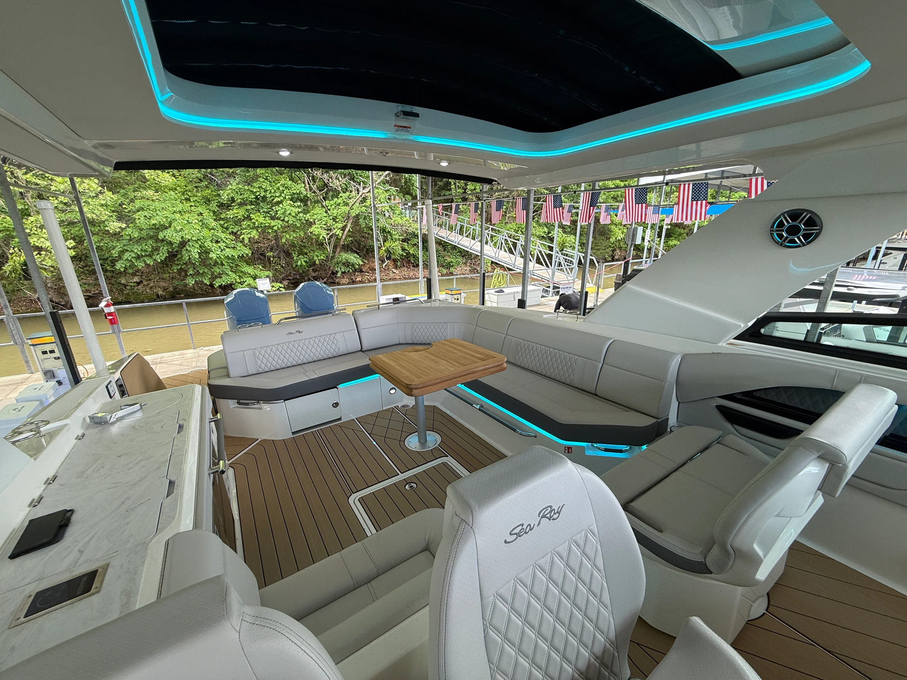 2026 Sea Ray SLX 400 Outboard Image Thumbnail #32