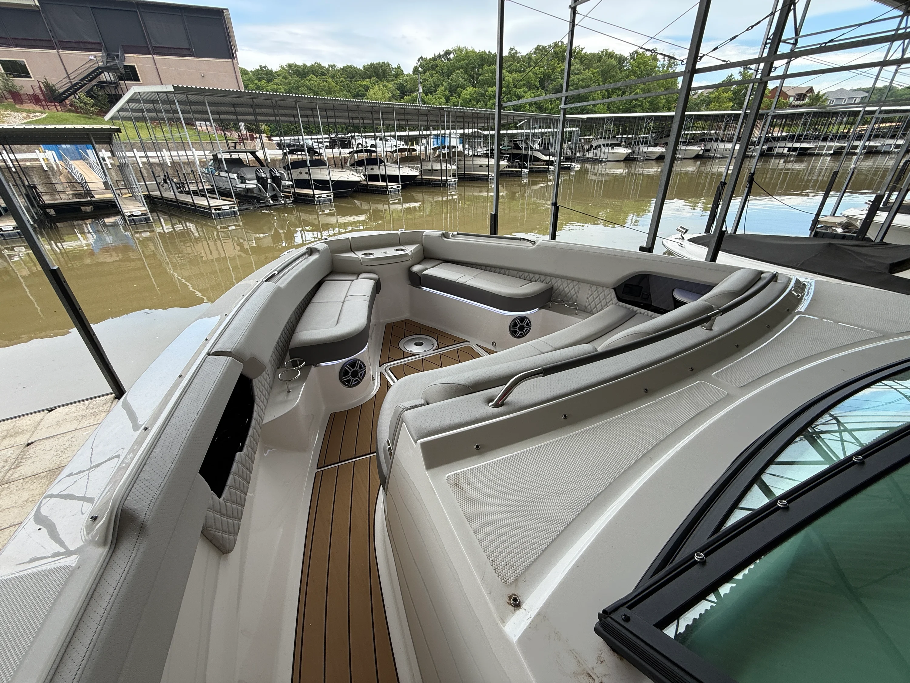 2026 Sea Ray SLX 400 Outboard Image Thumbnail #42
