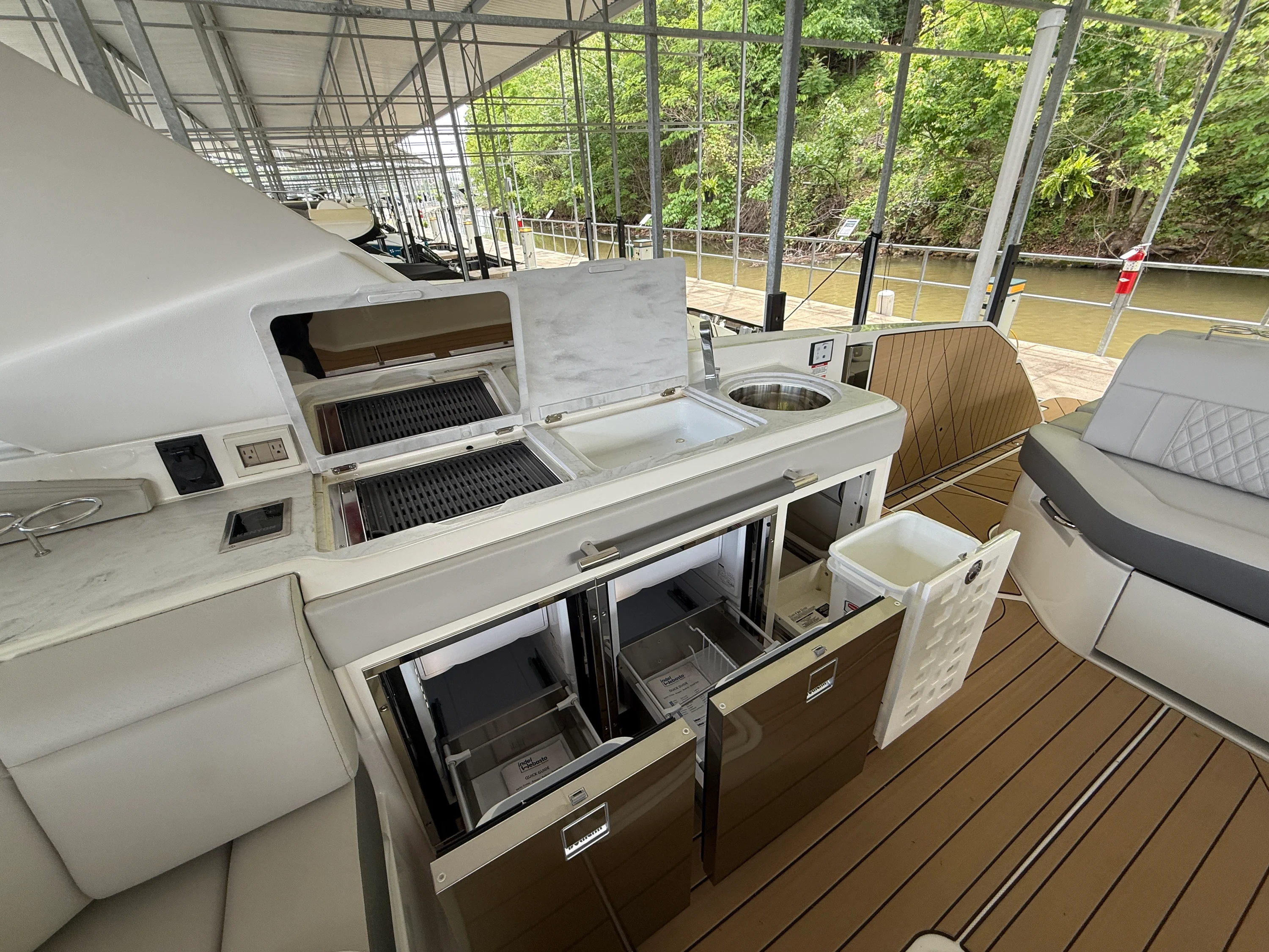 2026 Sea Ray SLX 400 Outboard Image Thumbnail #15