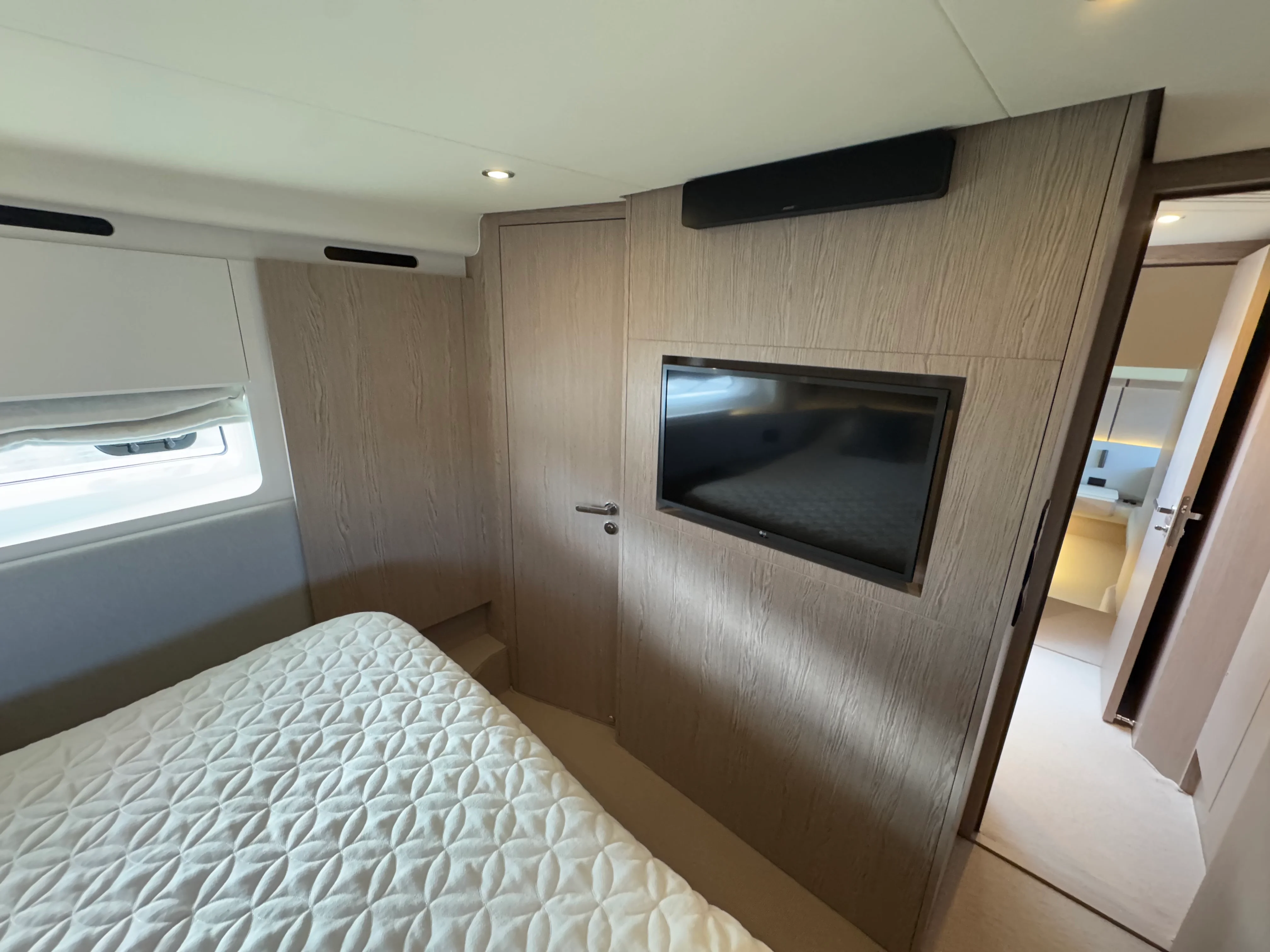 2025 Azimut 53 FLY Image Thumbnail #38