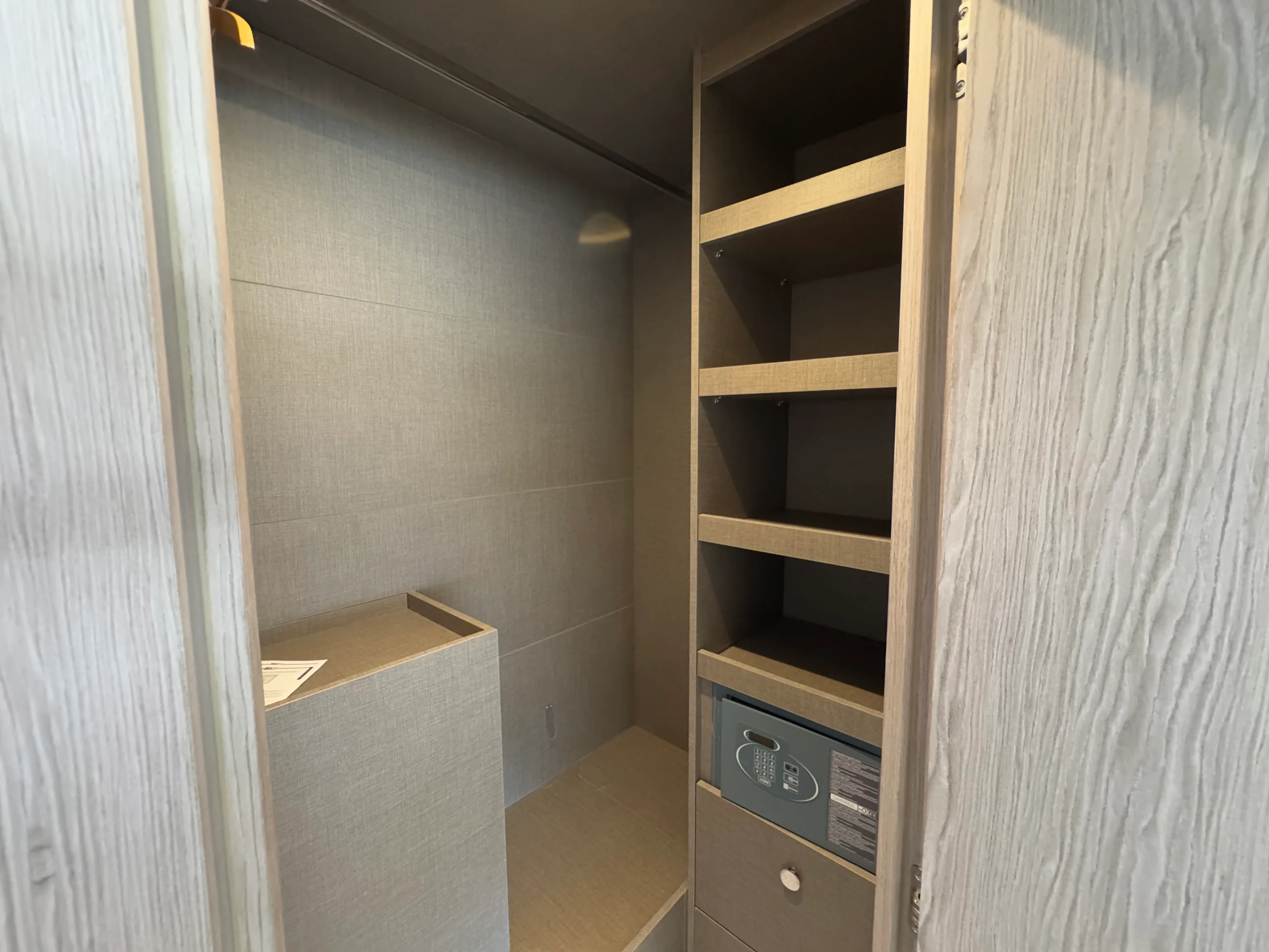 2025 Azimut 53 FLY Image Thumbnail #27