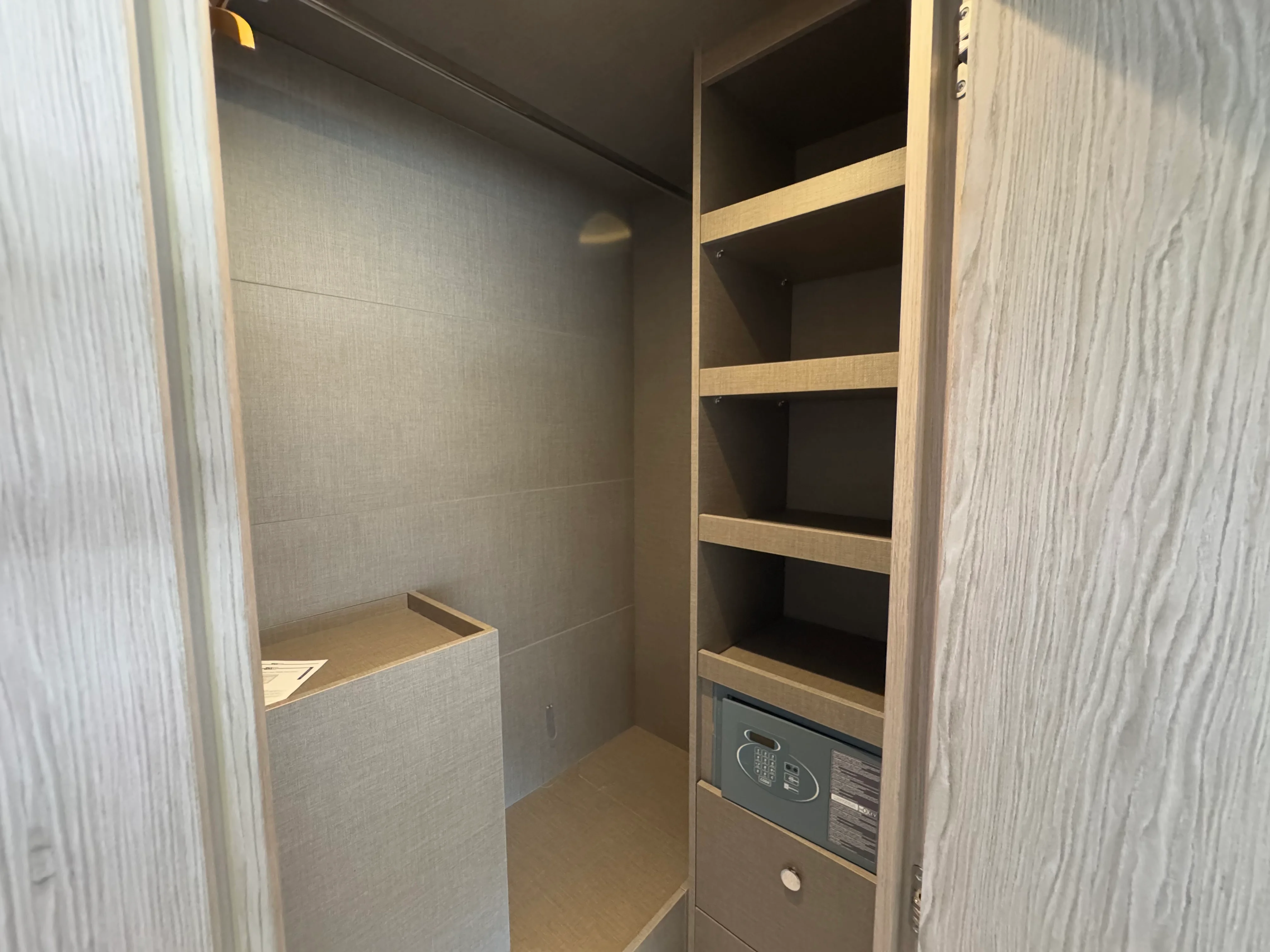 2025 Azimut 53 FLY Image Thumbnail #27