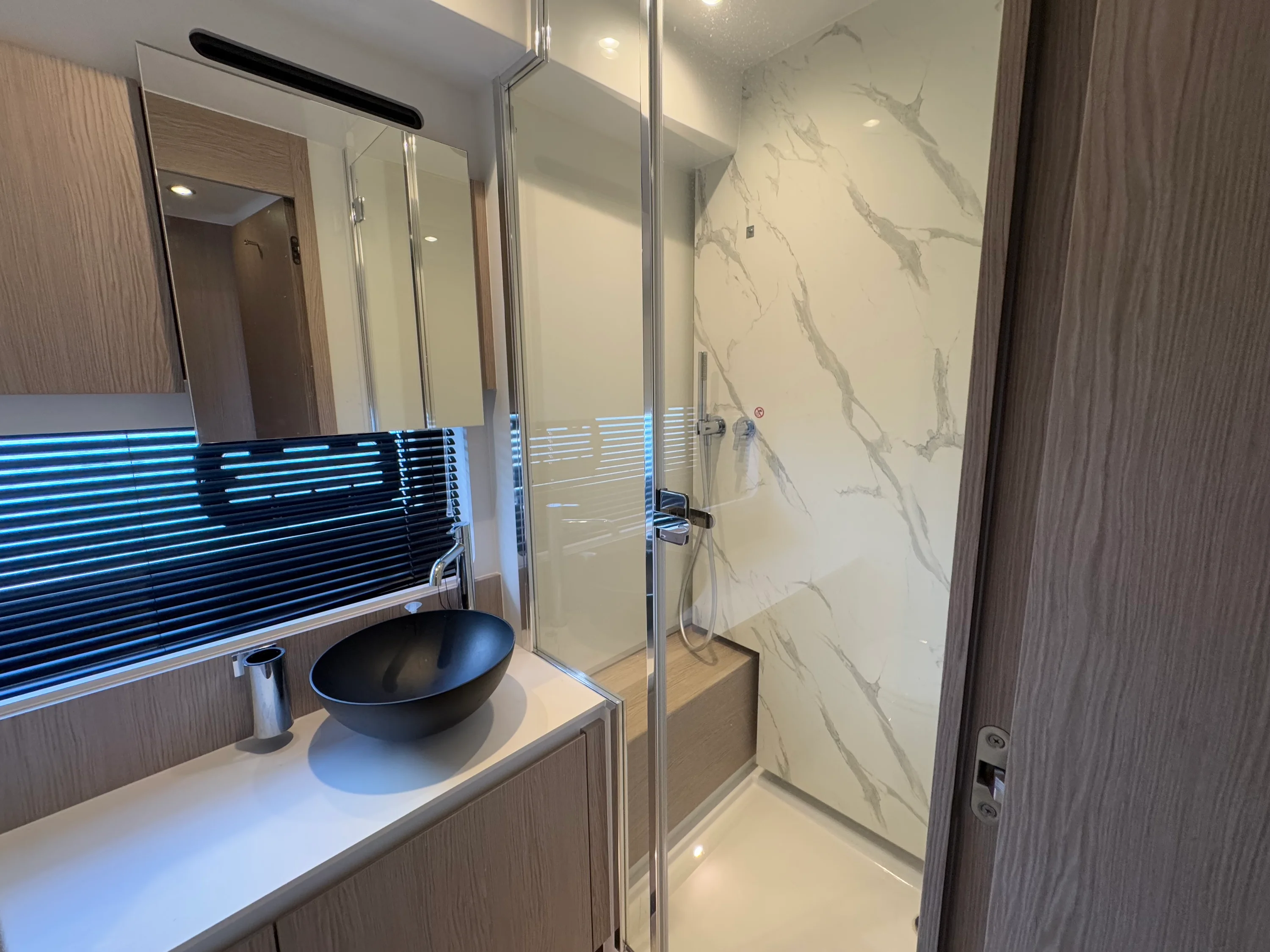 2025 Azimut 53 FLY Image Thumbnail #33