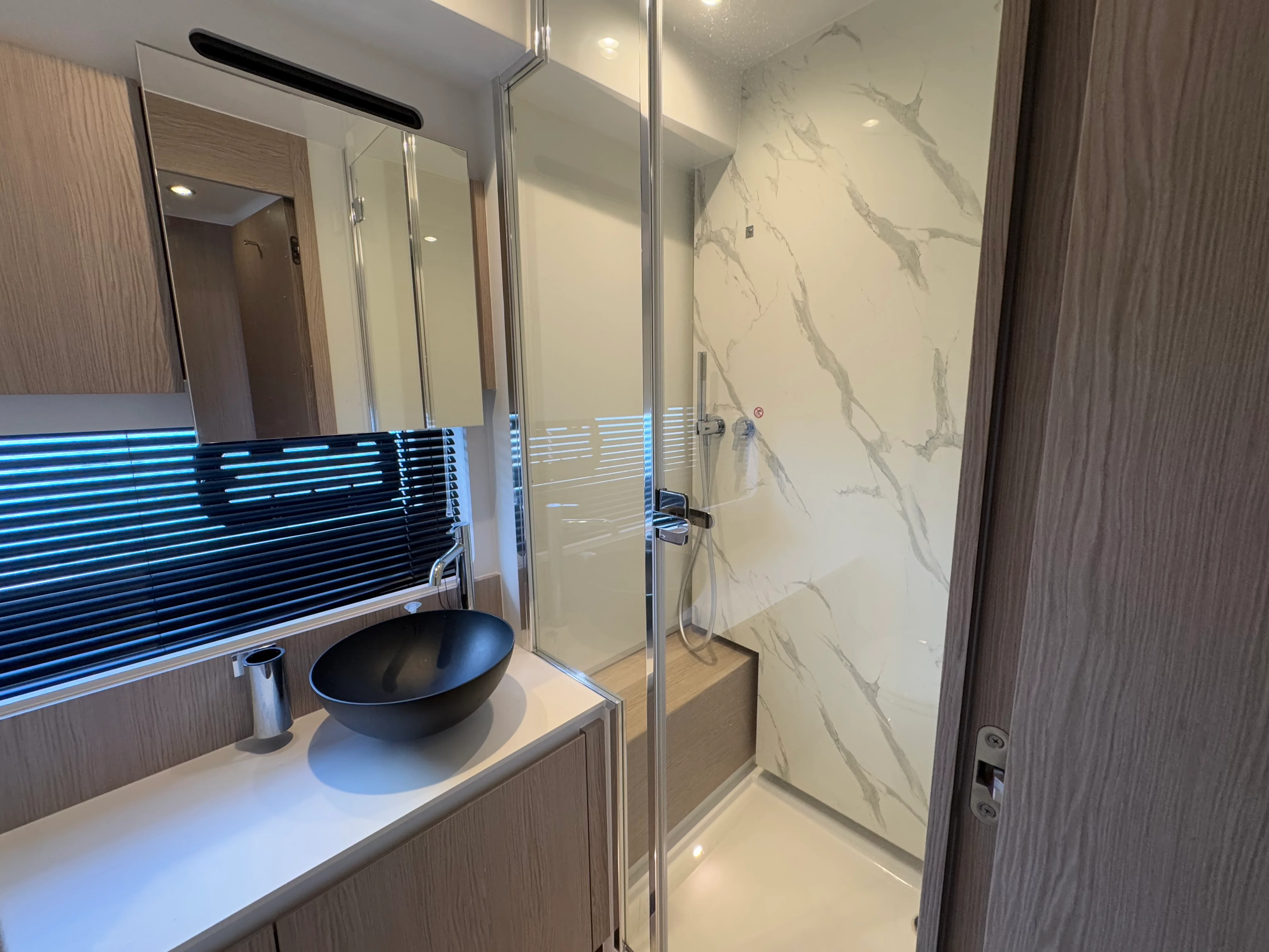 2025 Azimut 53 FLY Image Thumbnail #33