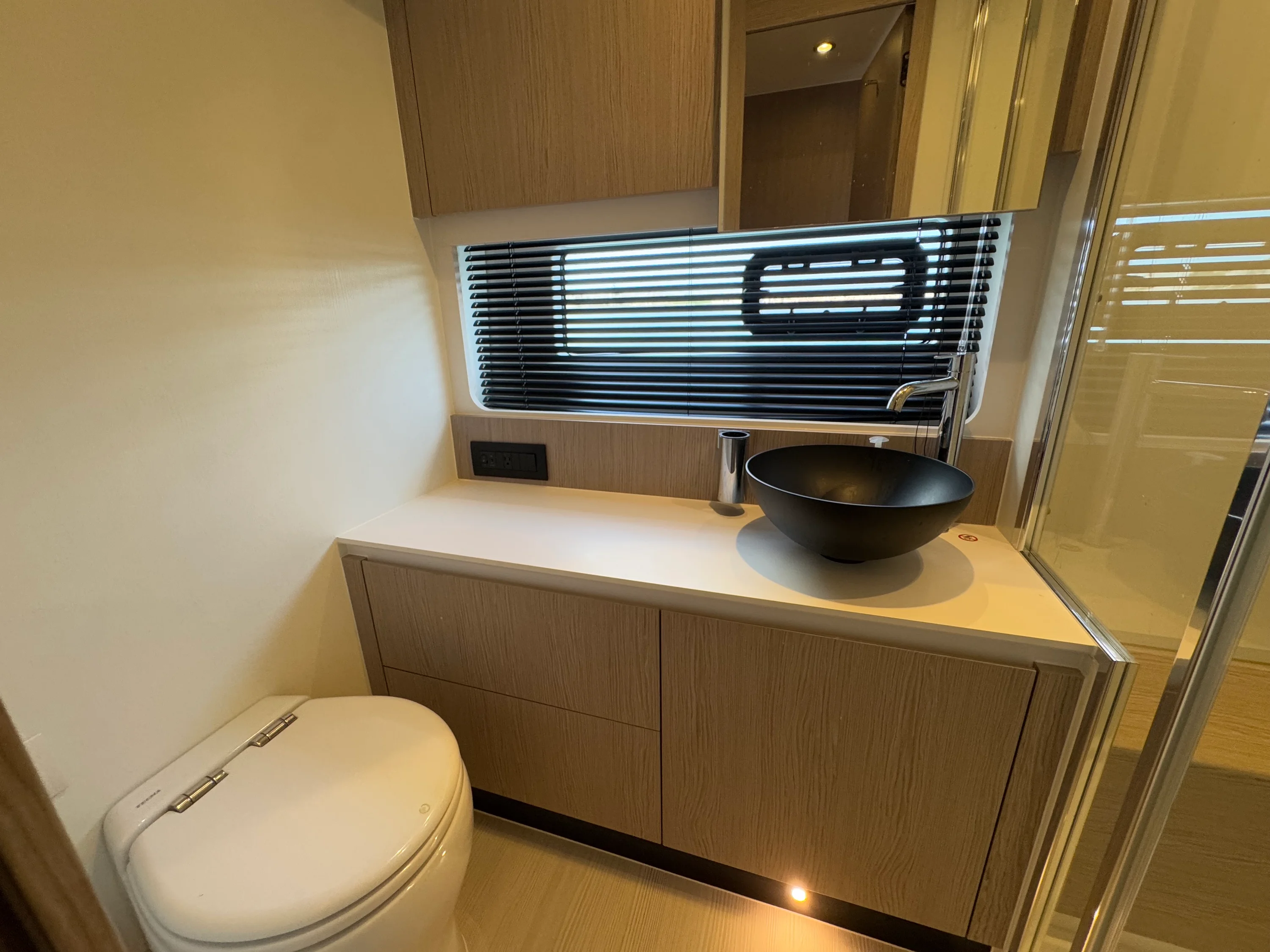 2025 Azimut 53 FLY Image Thumbnail #32