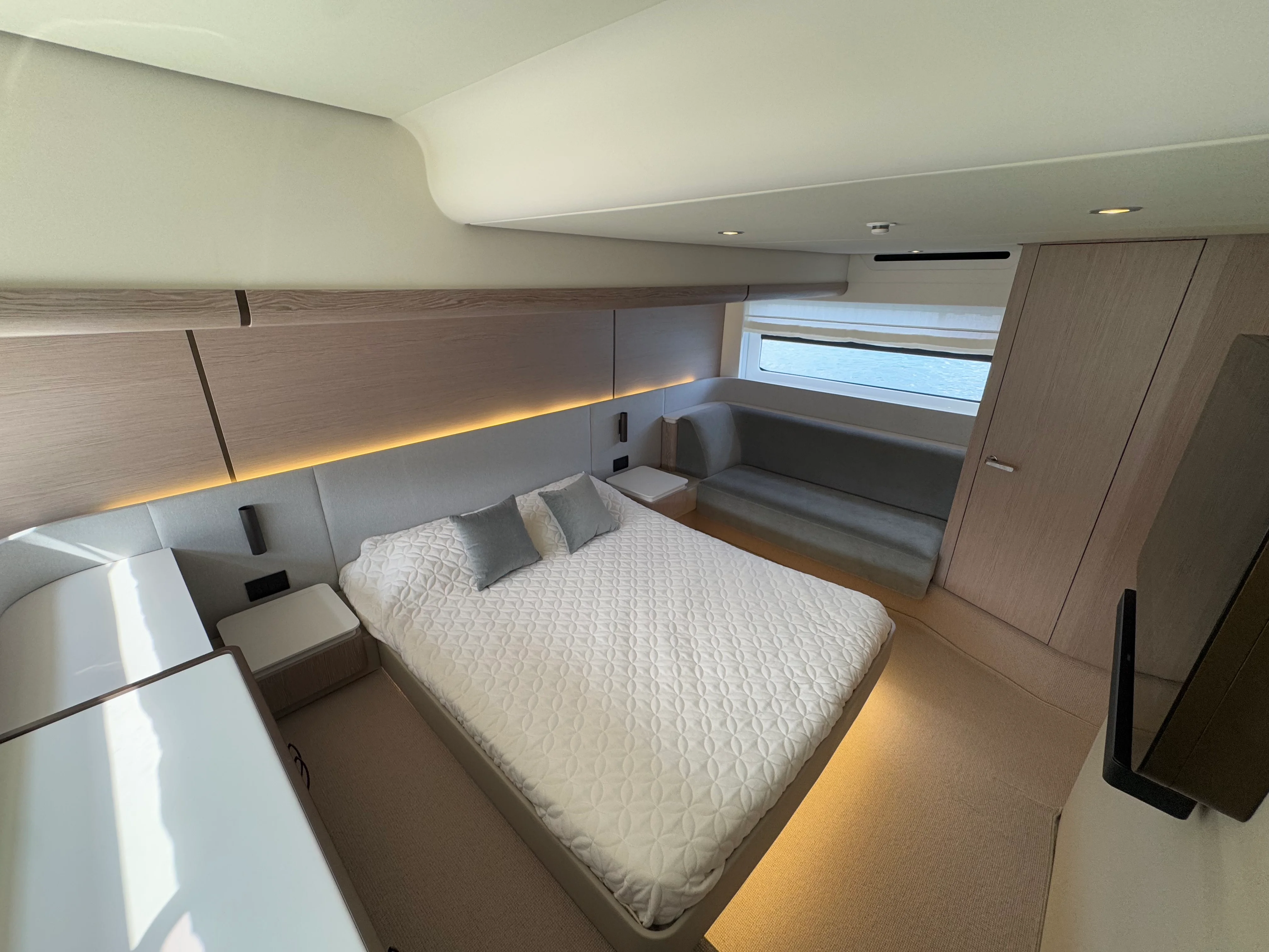 2025 Azimut 53 FLY Image Thumbnail #24