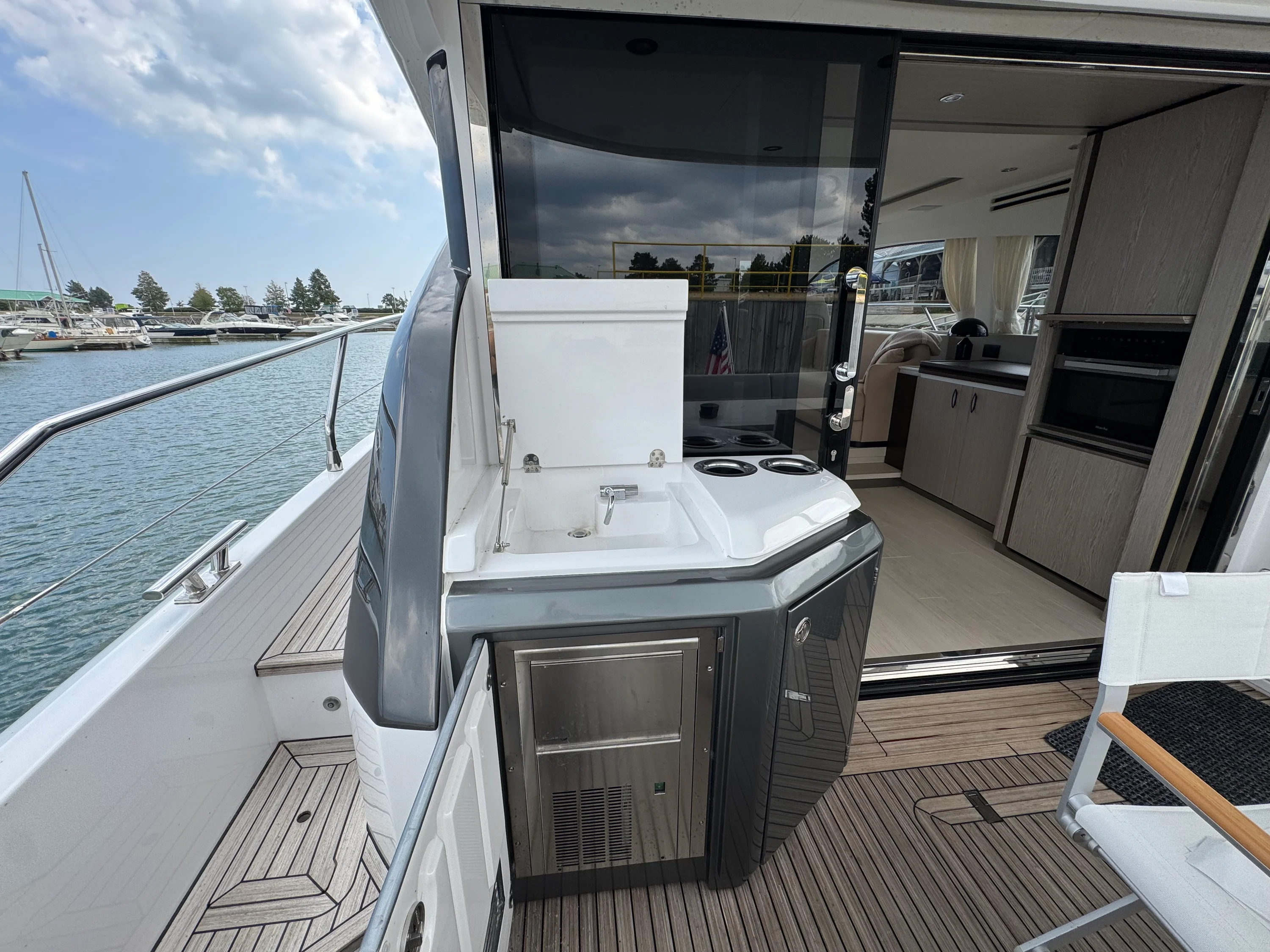 2025 Azimut 53 FLY Image Thumbnail #7