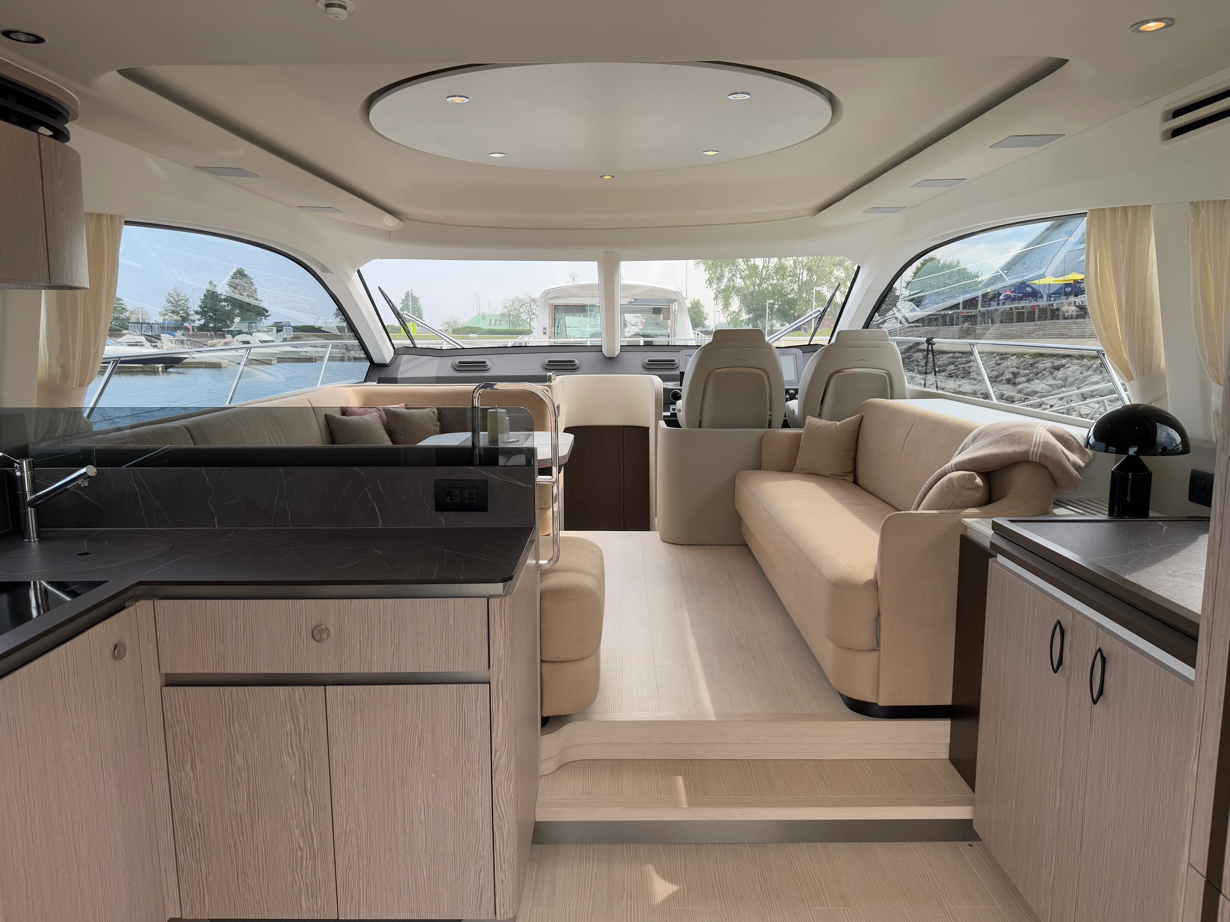 2025 Azimut 53 FLY Image Thumbnail #9