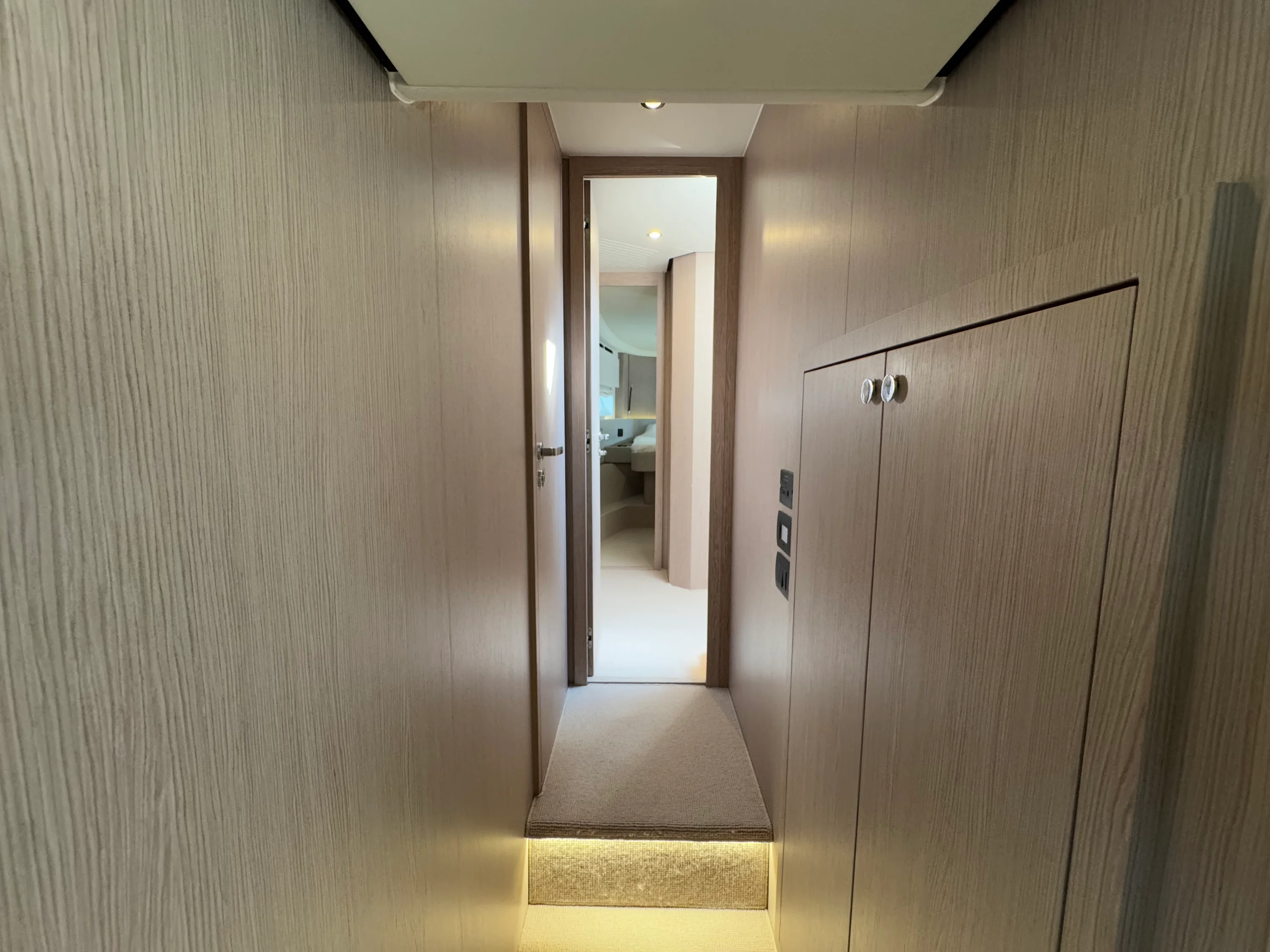 2025 Azimut 53 FLY Image Thumbnail #30