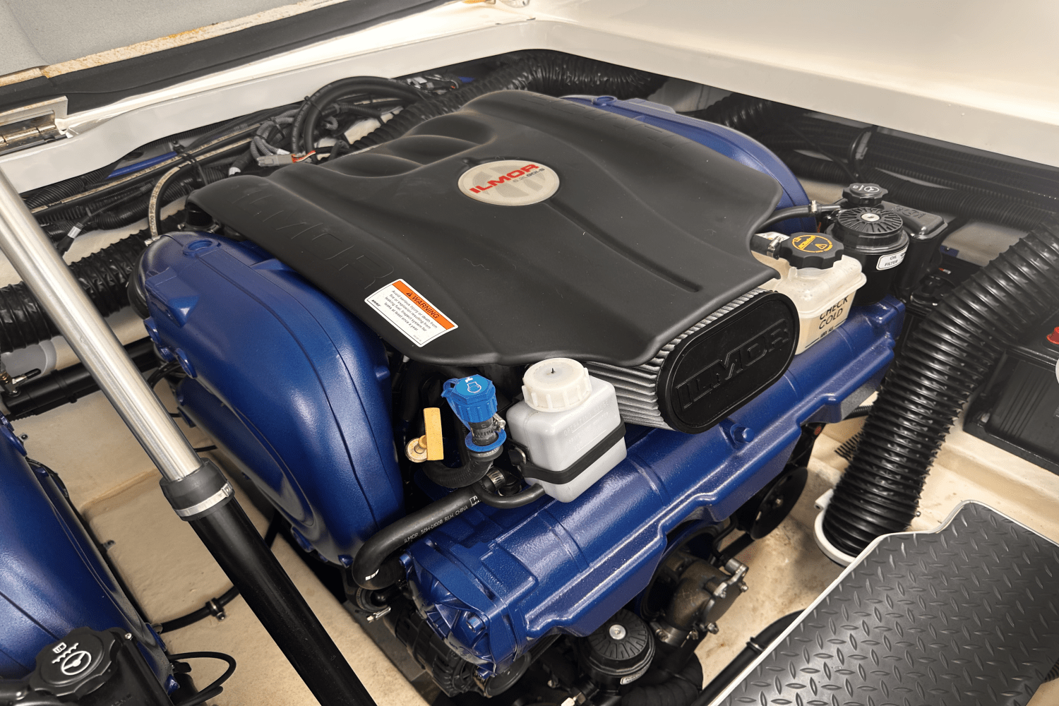2020 Formula 330 CROSSOVER BOWRIDER Image Thumbnail #25