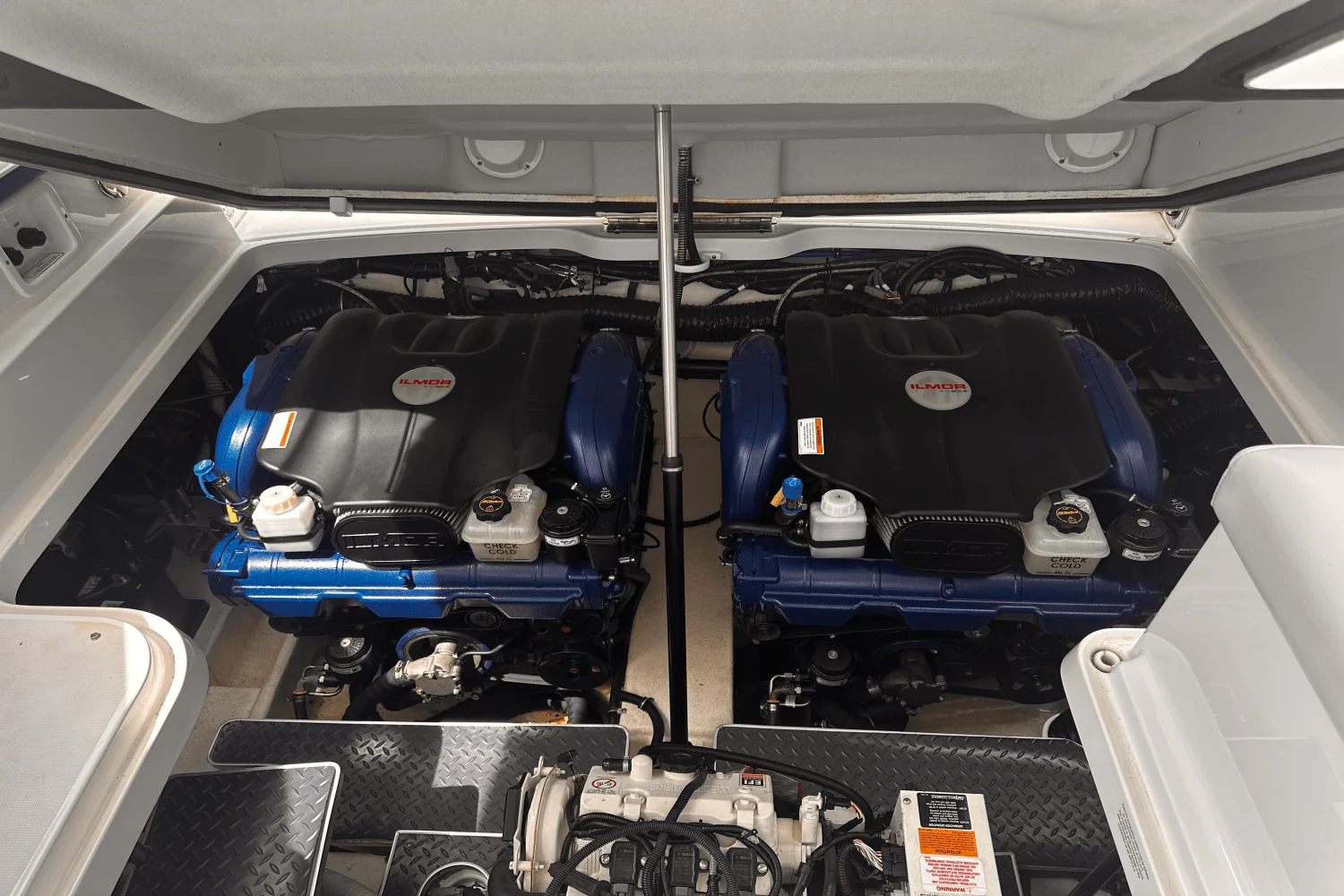 2020 Formula 330 CROSSOVER BOWRIDER Image Thumbnail #24