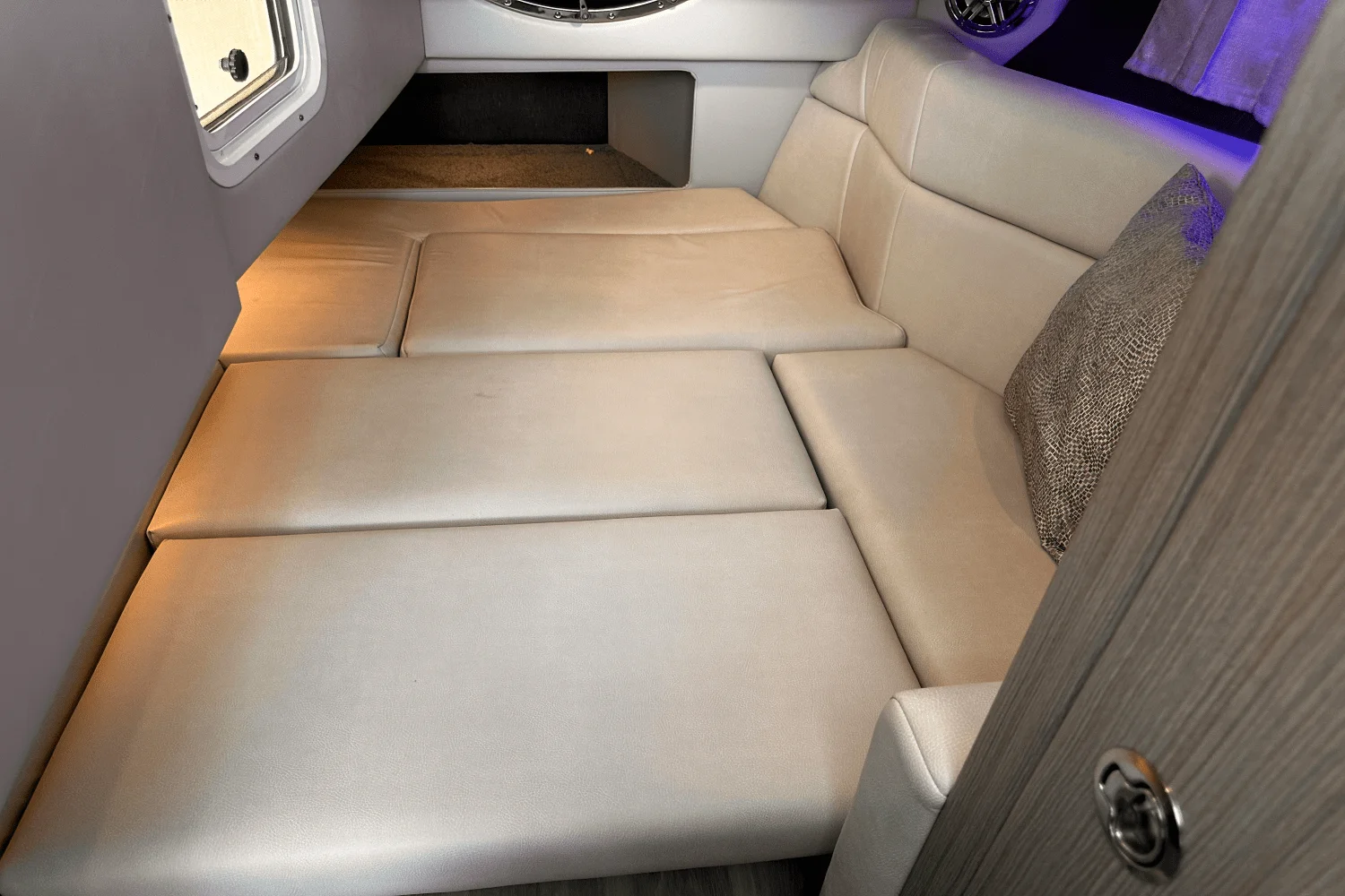 2020 Formula 330 CROSSOVER BOWRIDER Image Thumbnail #20